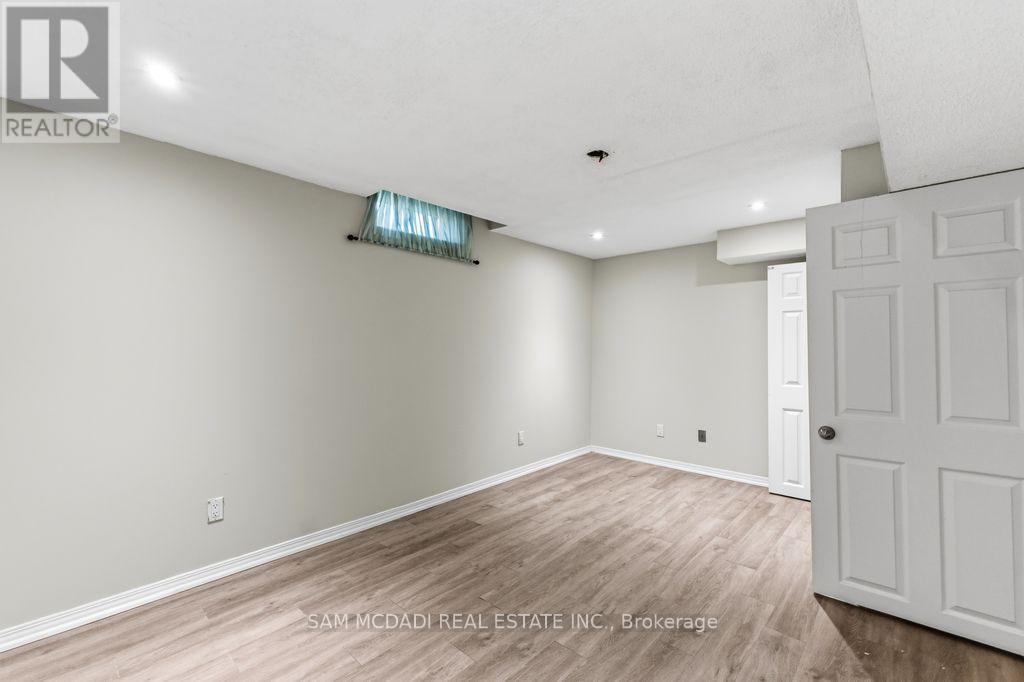 6643 Mockingbird Lane, Mississauga, Ontario  L5N 5K2 - Photo 38 - W13246544