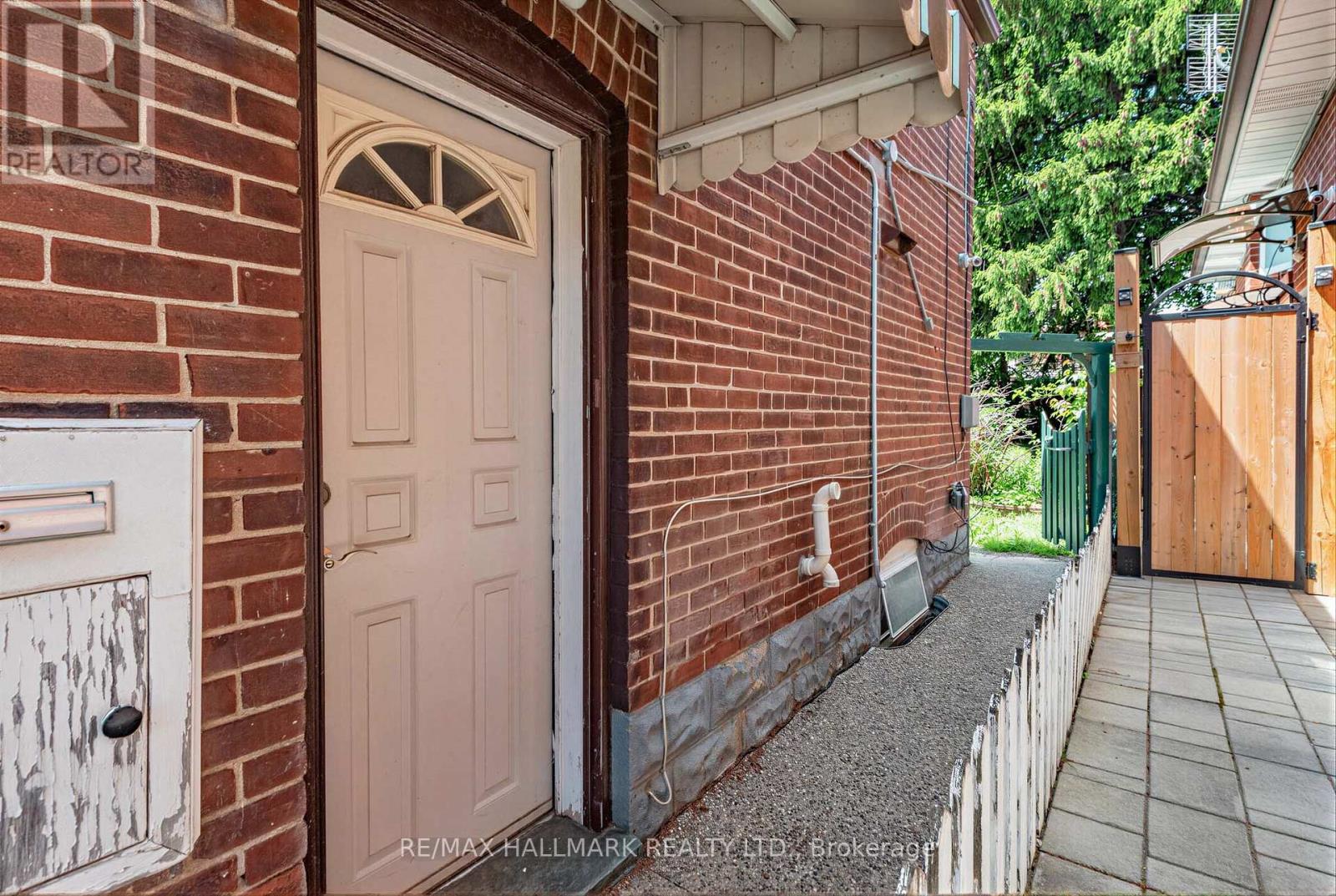 Basement - 10 Hartley Avenue, Toronto, Ontario  M6E 4E6 - Photo 2 - W13246546