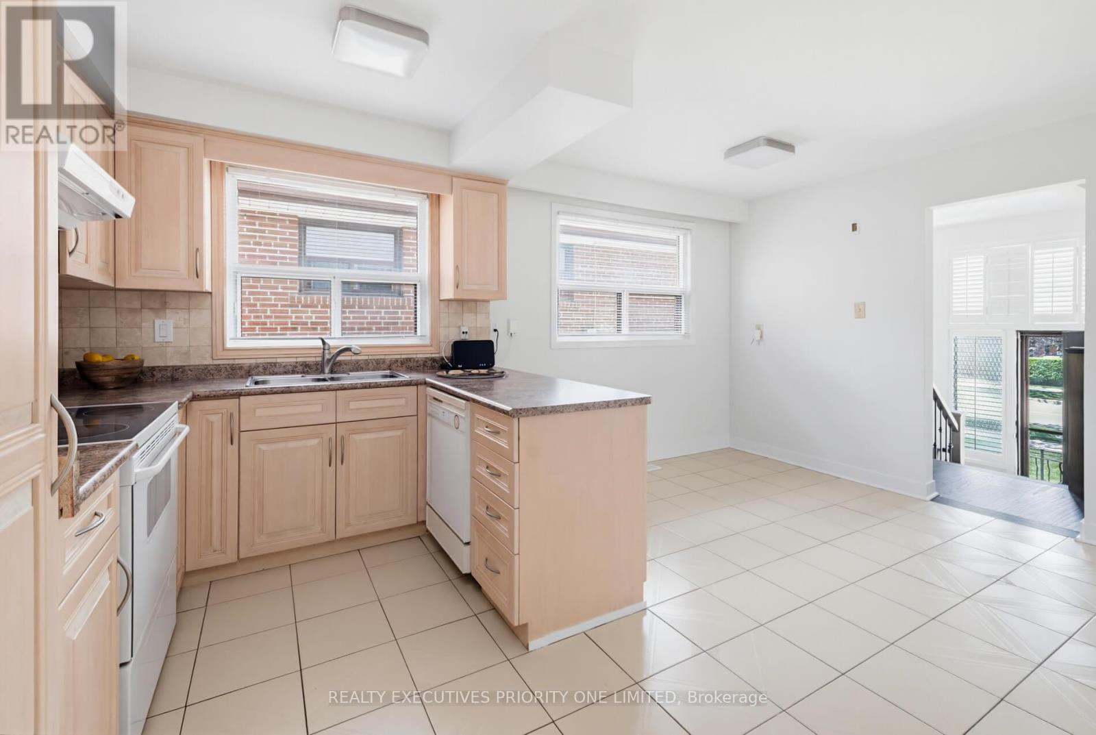 55 Picaro Drive, Toronto, Ontario  M3N 2B6 - Photo 14 - W13246626