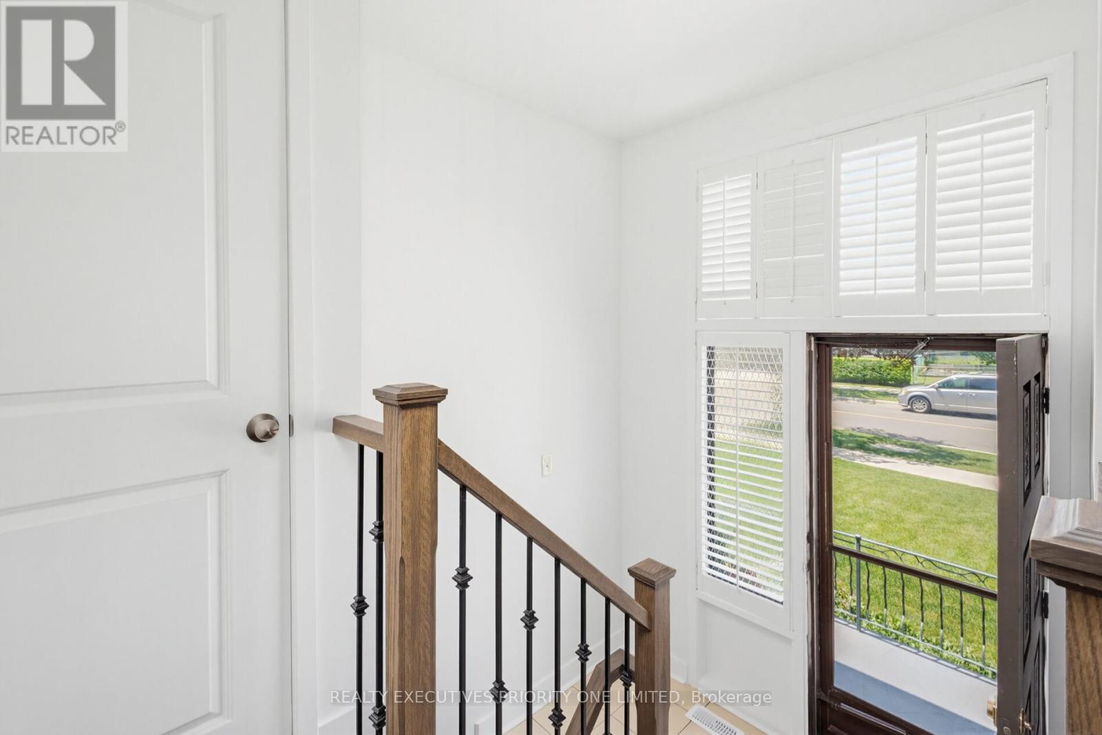 55 Picaro Drive, Toronto, Ontario  M3N 2B6 - Photo 3 - W13246626