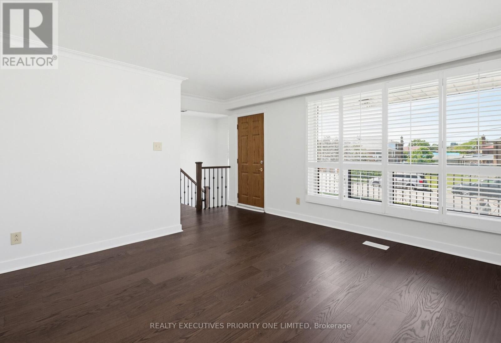 55 Picaro Drive, Toronto, Ontario  M3N 2B6 - Photo 8 - W13246626