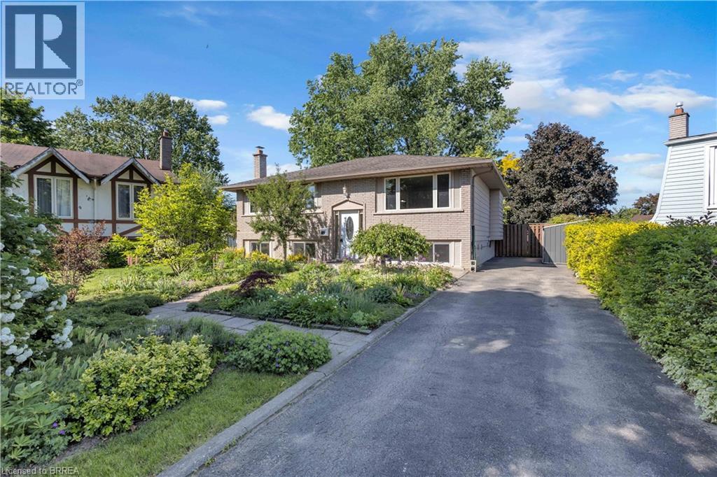 6 MITCHELL Court, Brantford, Ontario