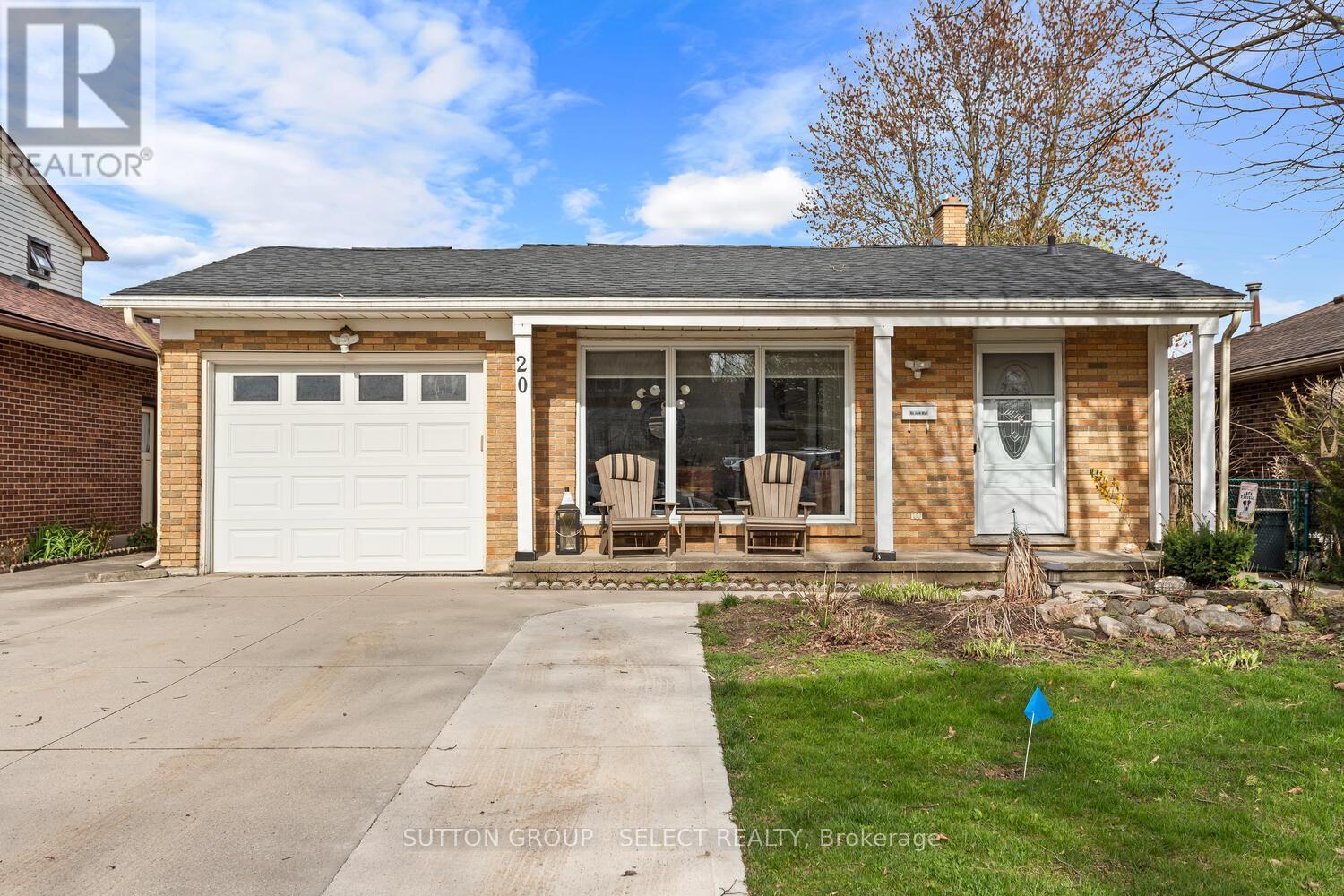 20 LOCHERN ROAD, London South, Ontario