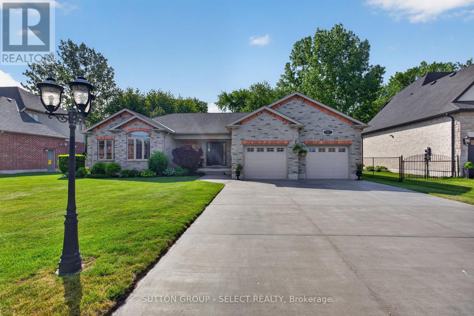 541 Juliana Drive, Strathroy-Caradoc, Ontario  N0L 1W0 - Photo 2 - X13246774
