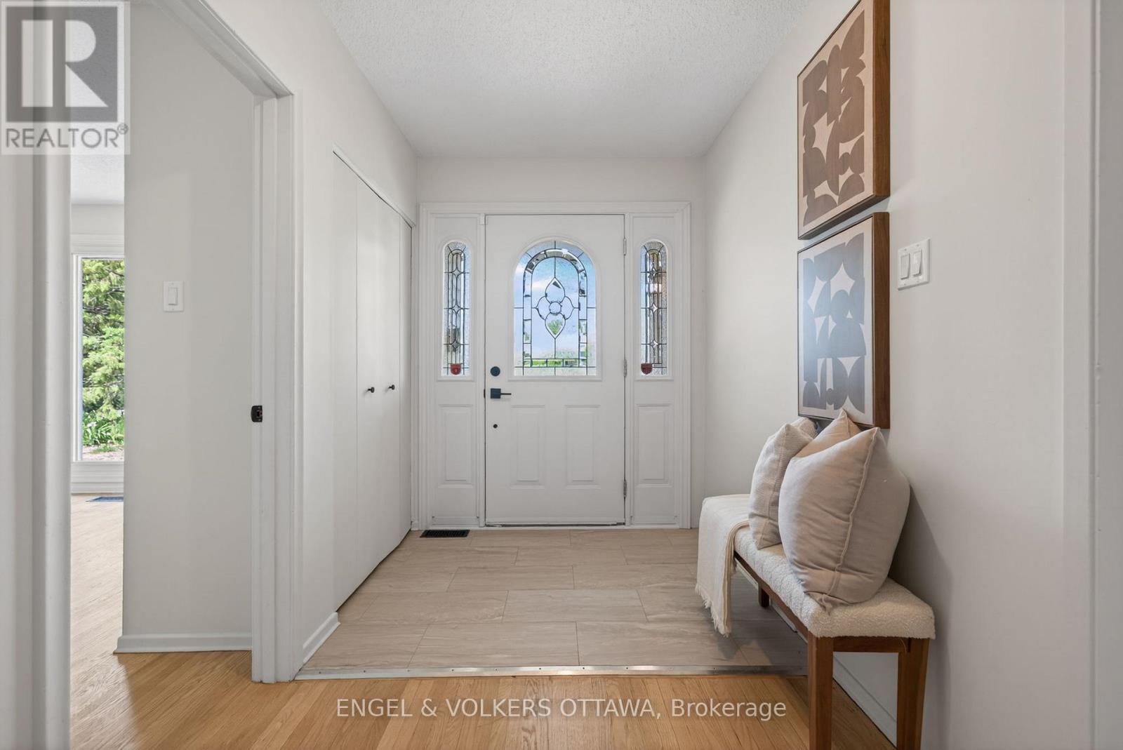 1862 Sharel Drive, Ottawa, Ontario  K1H 6W4 - Photo 2 - X13246818