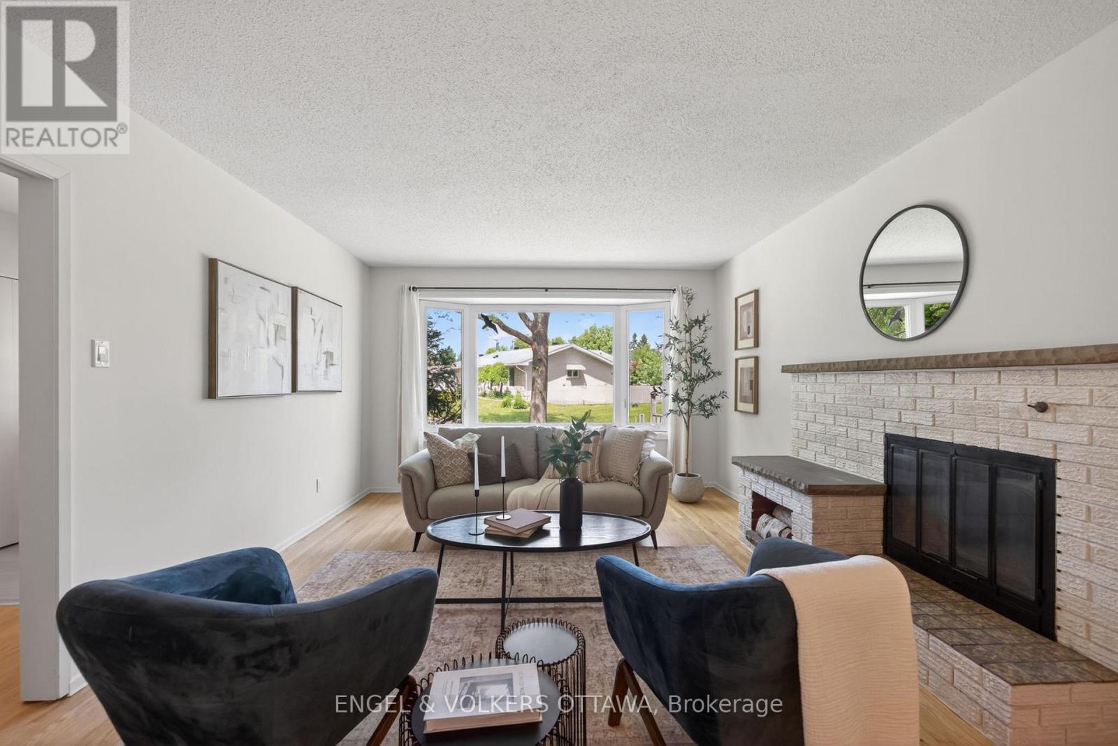 1862 Sharel Drive, Ottawa, Ontario  K1H 6W4 - Photo 3 - X13246818