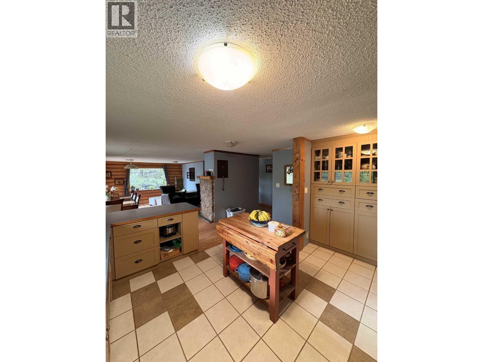 330 Reid Drive, Vanderhoof, British Columbia  V0J 3A2 - Photo 2 - R3132643
