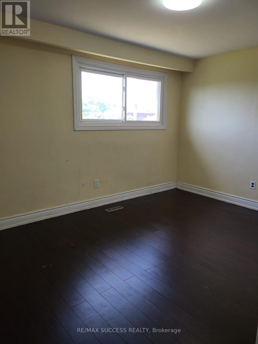 3291 Brandon Gate Drive, Mississauga, Ontario  L4T 2G3 - Photo 8 - W13235158