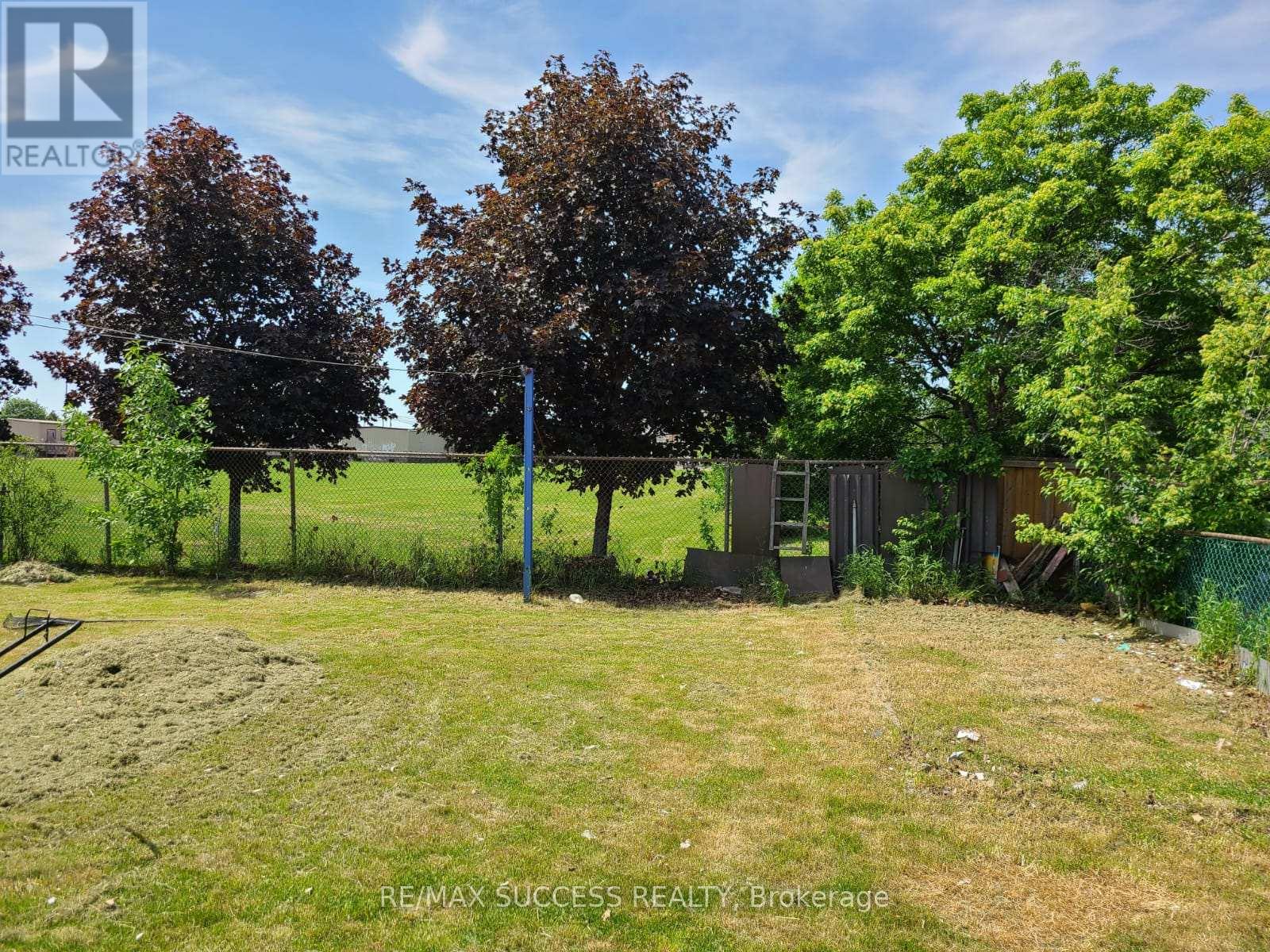 3291 Brandon Gate Drive, Mississauga, Ontario  L4T 2G3 - Photo 13 - W13235158