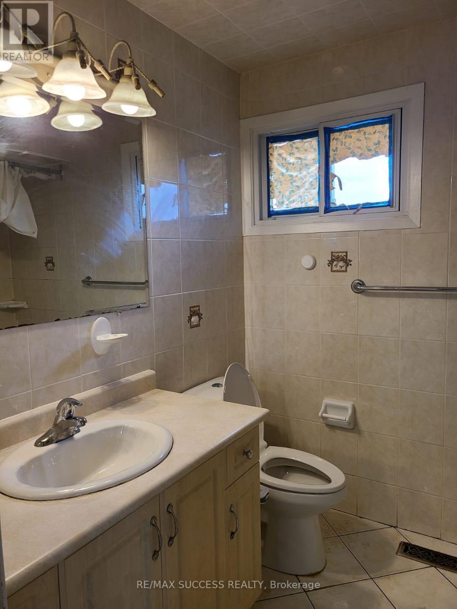 3291 Brandon Gate Drive, Mississauga, Ontario  L4T 2G3 - Photo 11 - W13235158