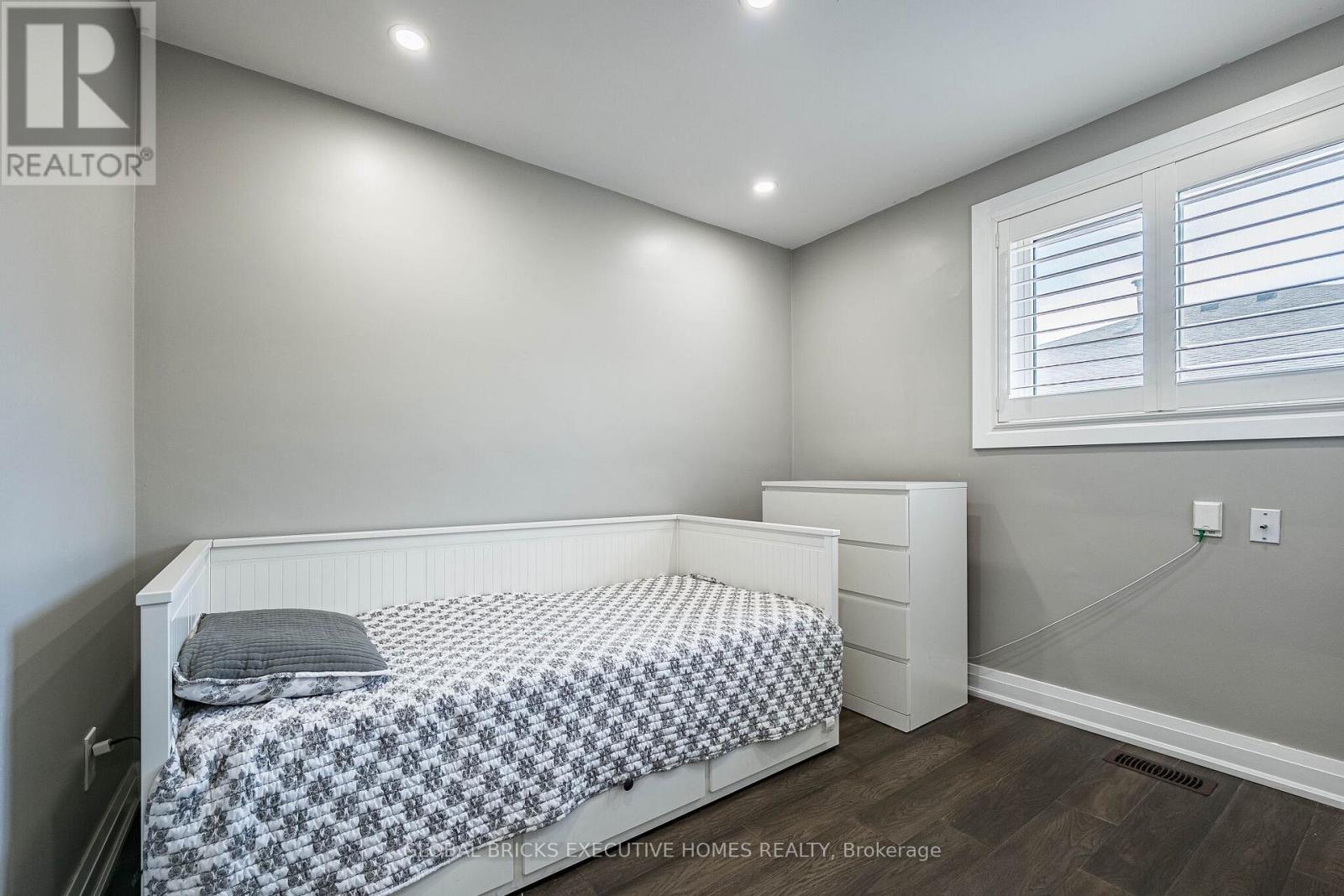 1274 Redbank Crescent, Oakville, Ontario  L6H 1Y5 - Photo 22 - W13240278