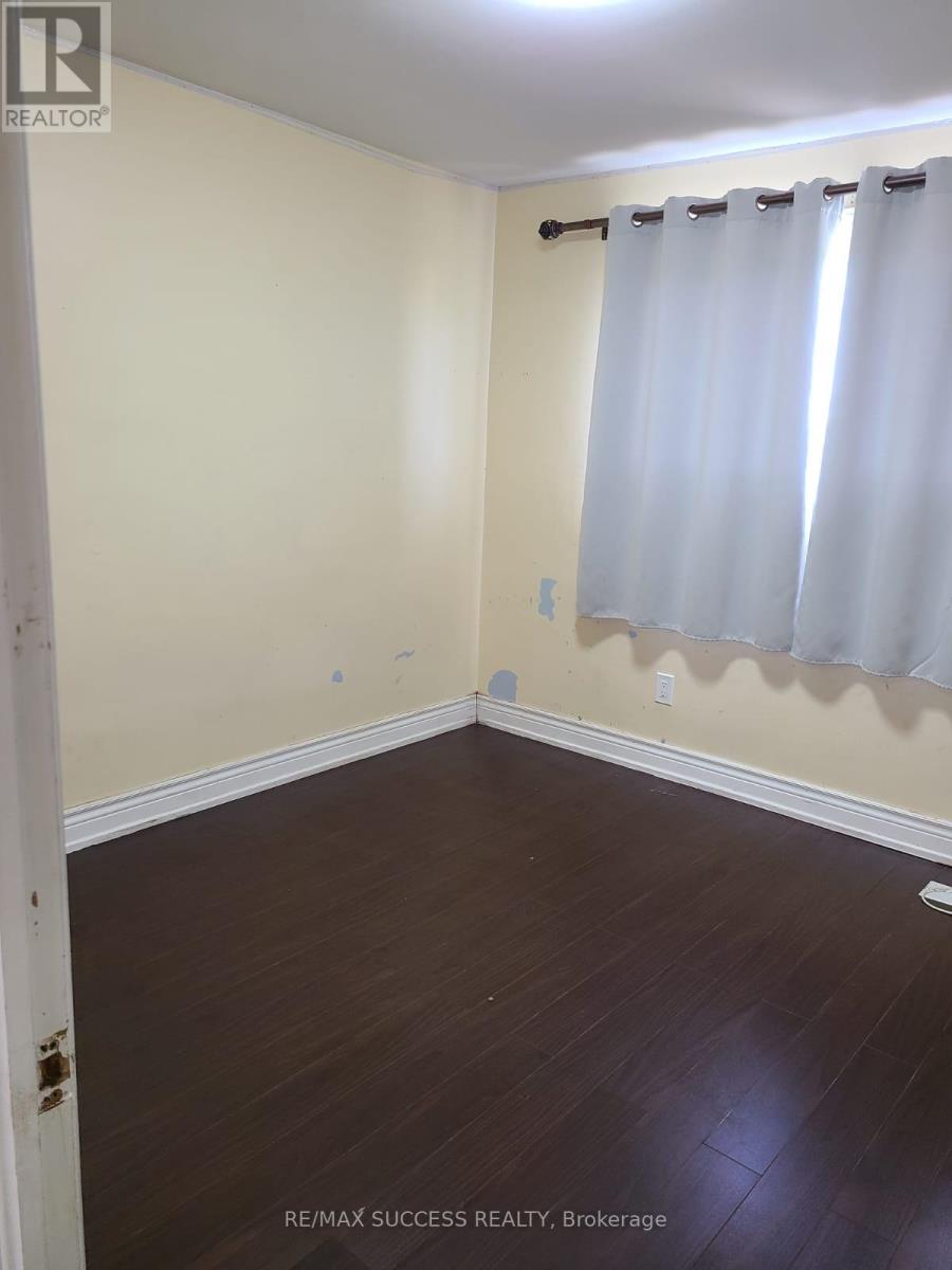 3291 Brandon Gate Drive, Mississauga, Ontario  L4T 2G3 - Photo 9 - W13235158