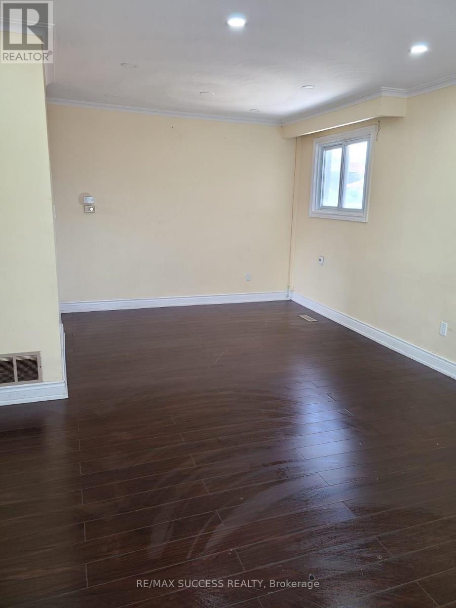 3291 Brandon Gate Drive, Mississauga, Ontario  L4T 2G3 - Photo 3 - W13235158