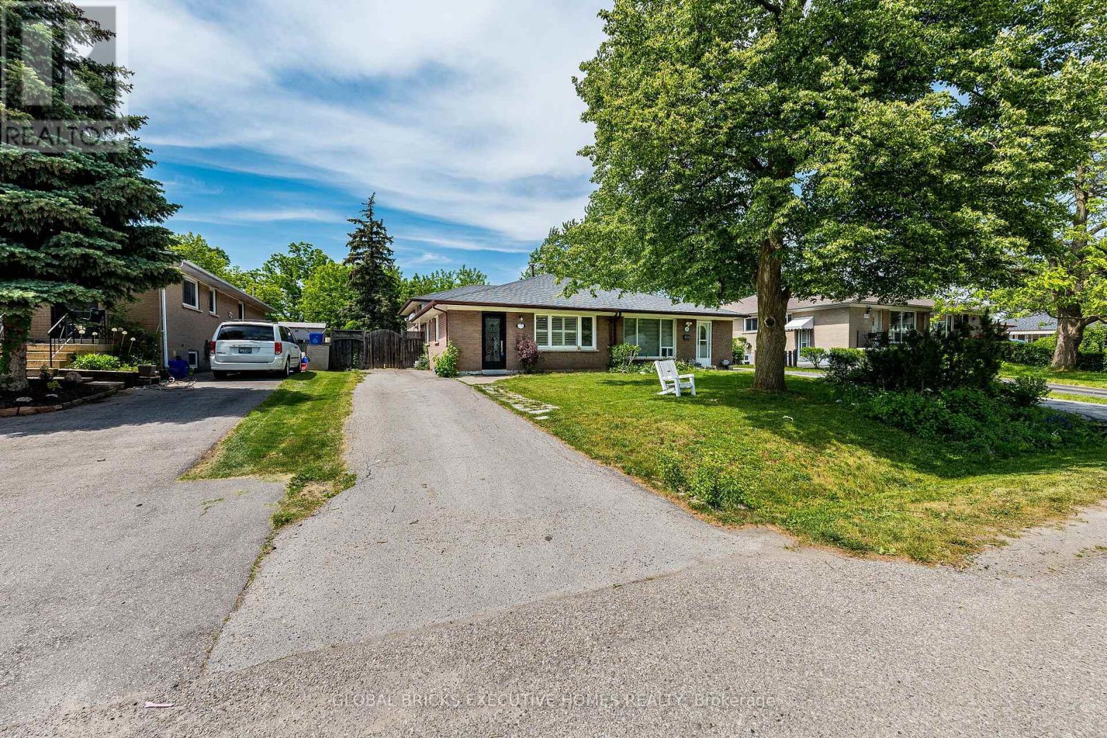 1274 Redbank Crescent, Oakville, Ontario  L6H 1Y5 - Photo 2 - W13240278