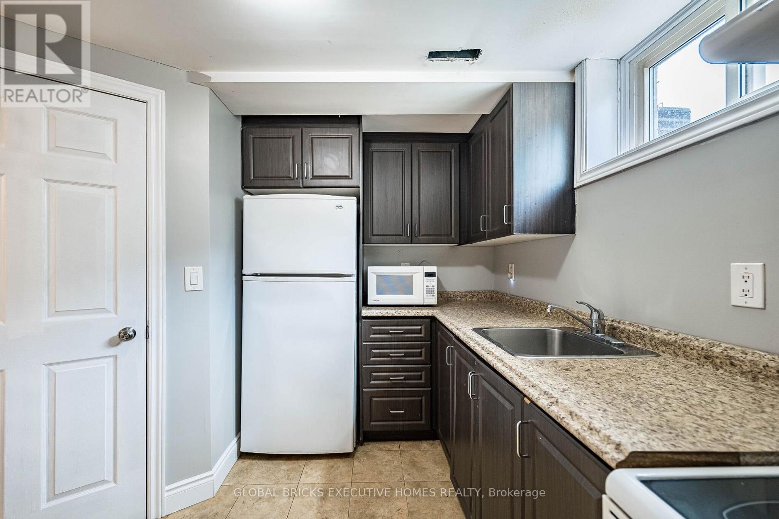 1274 Redbank Crescent, Oakville, Ontario  L6H 1Y5 - Photo 40 - W13240278