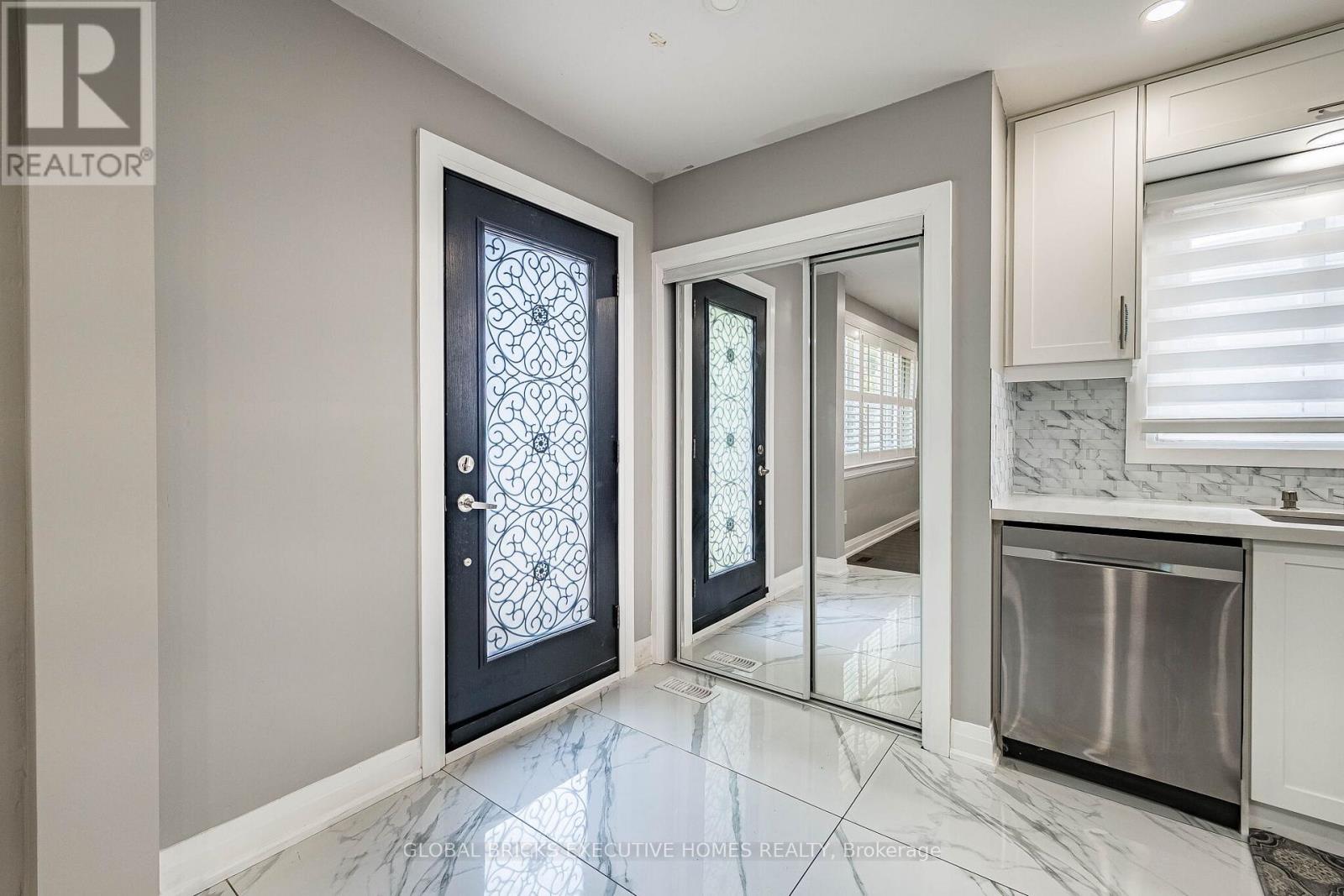 1274 Redbank Crescent, Oakville, Ontario  L6H 1Y5 - Photo 5 - W13240278