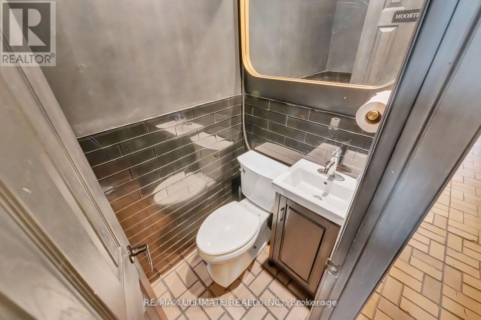 1108 St Clair Avenue W, Toronto, Ontario  M6E 1A7 - Photo 17 - C13143168