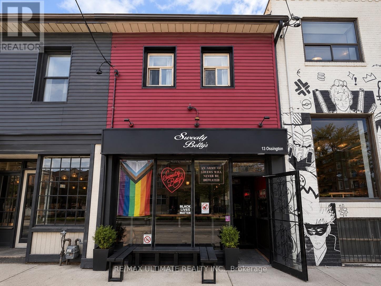 13 OSSINGTON AVENUE, Toronto, Ontario