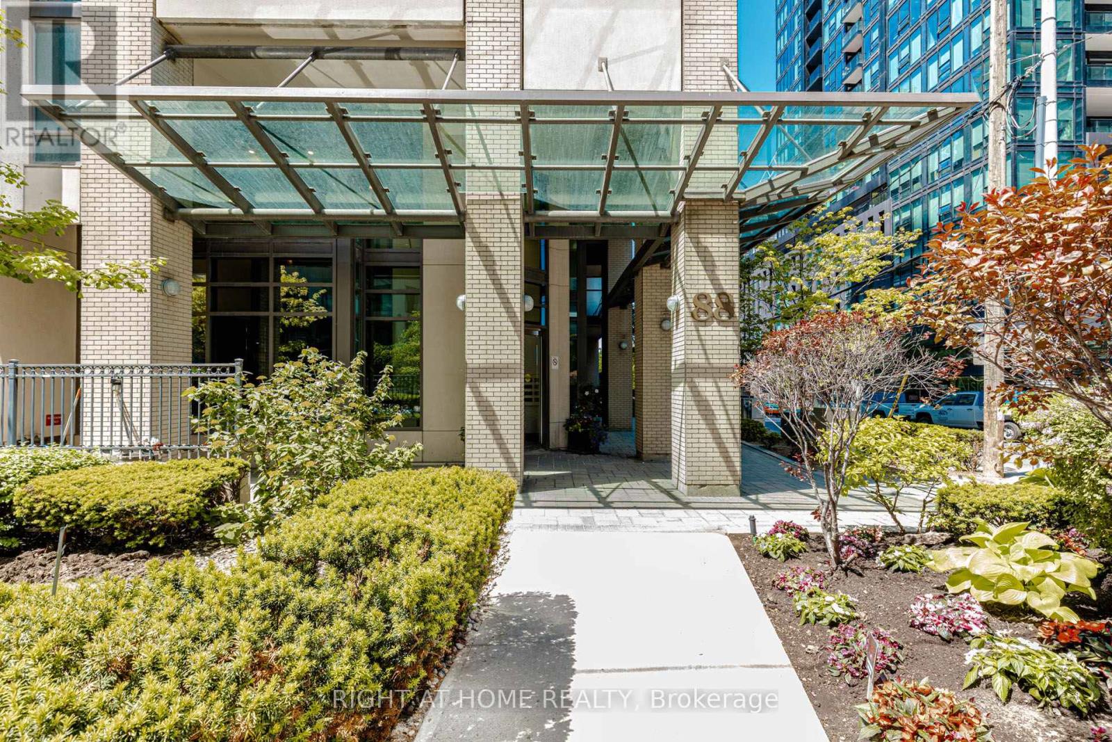 1605 - 88 Broadway Avenue E, Toronto, Ontario  M4P 0A5 - Photo 2 - C13246822