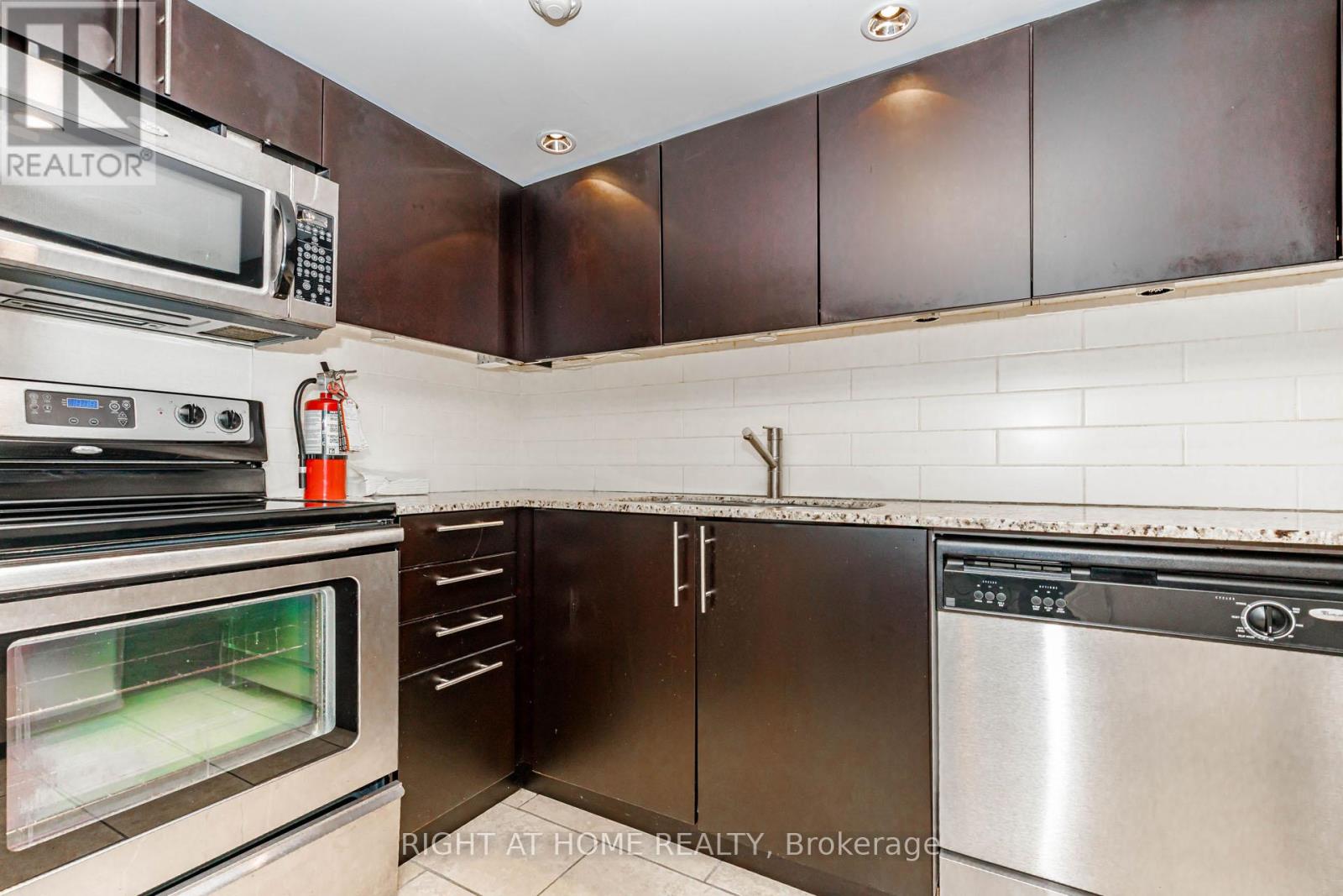1605 - 88 Broadway Avenue E, Toronto, Ontario  M4P 0A5 - Photo 36 - C13246822