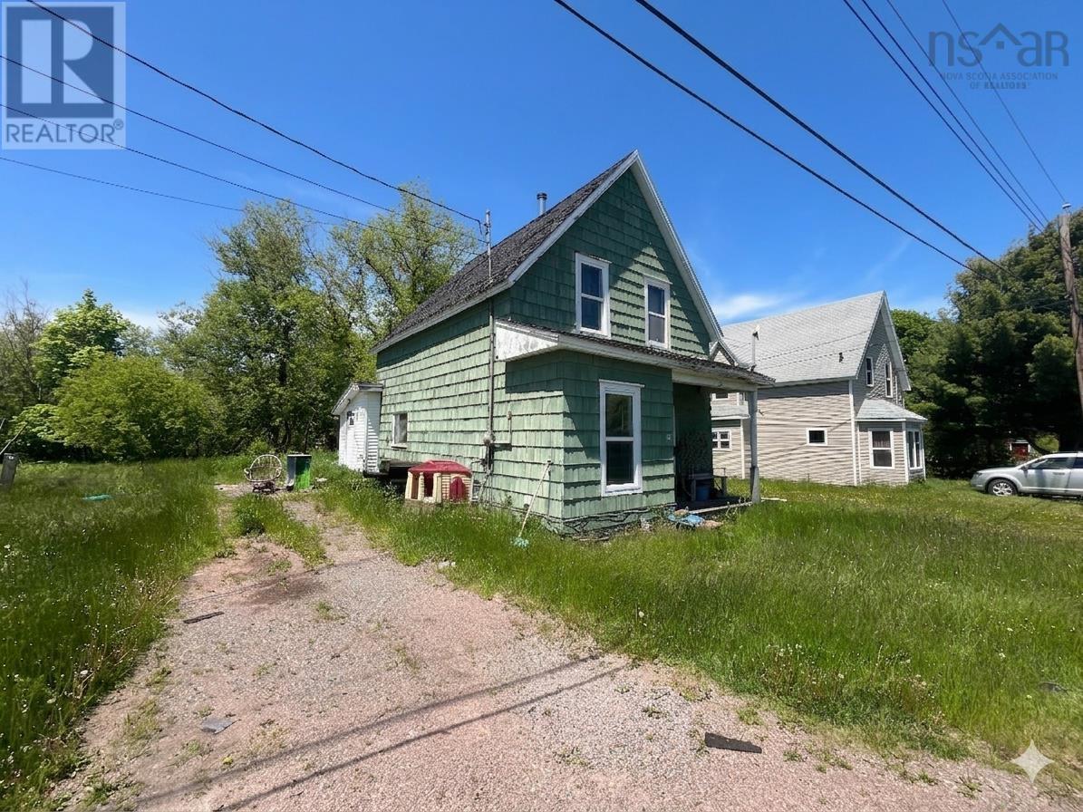 31 Patterson Street, Amherst, Nova Scotia  B4H 1G6 - Photo 2 - 202613373