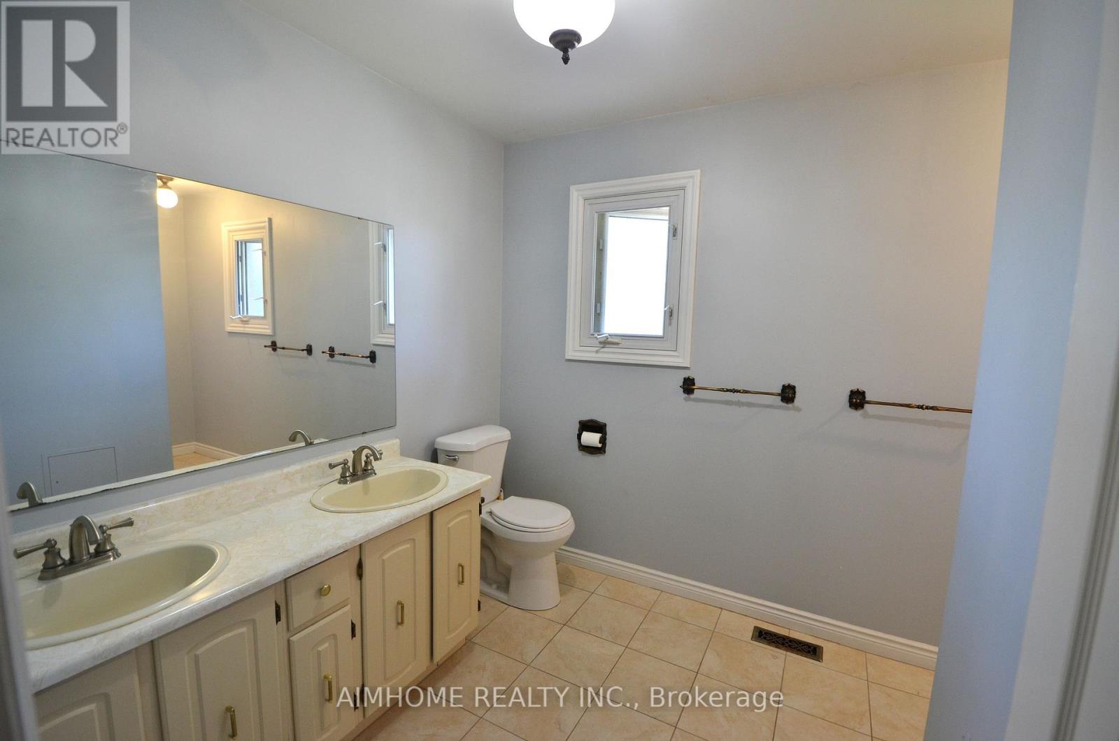80 Golf Links Drive, Aurora, Ontario  L4G 3V3 - Photo 15 - N13246802