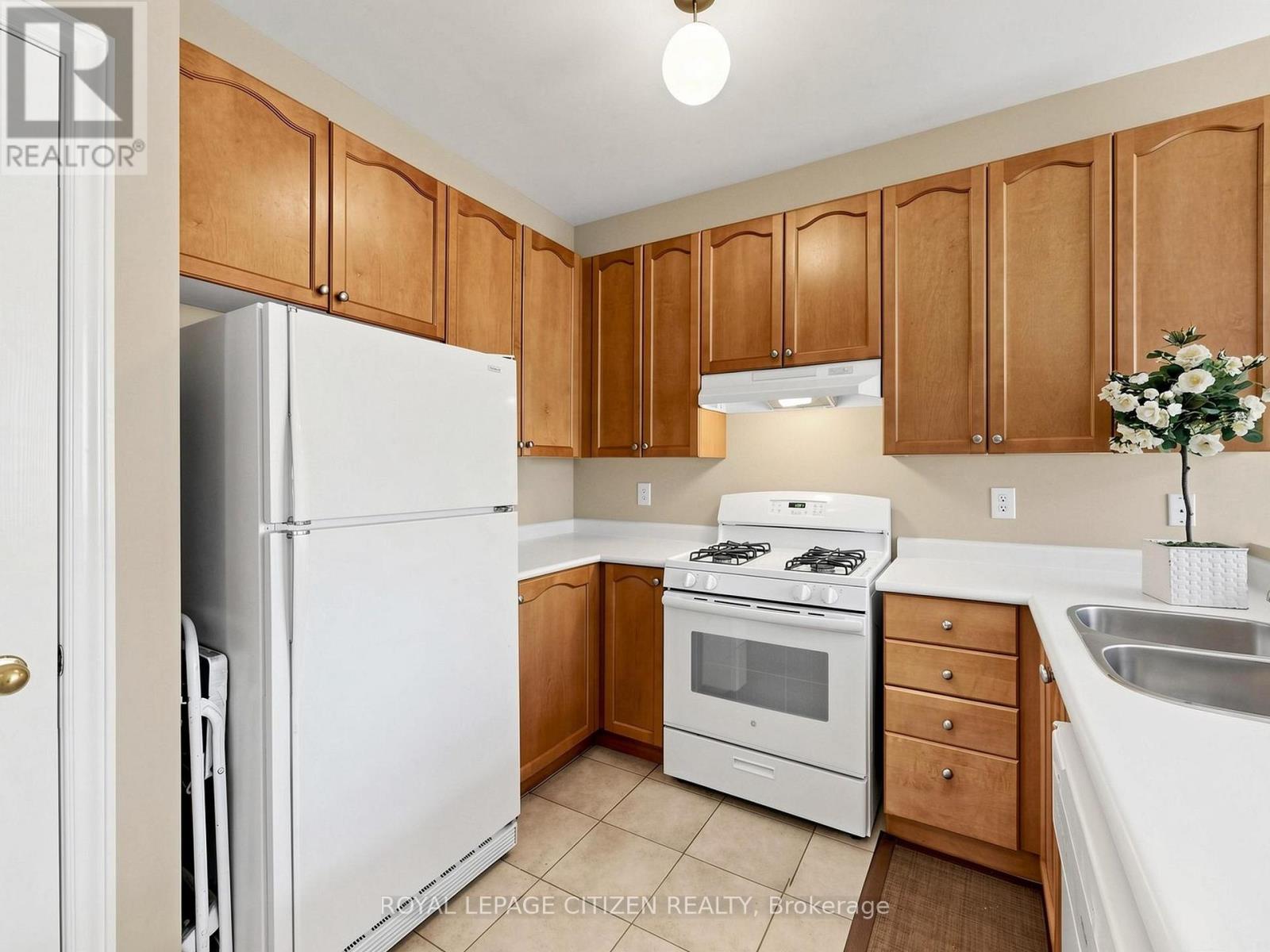 Upper - 23 Planter Crescent, Vaughan, Ontario  L4H 2V5 - Photo 6 - N13246878
