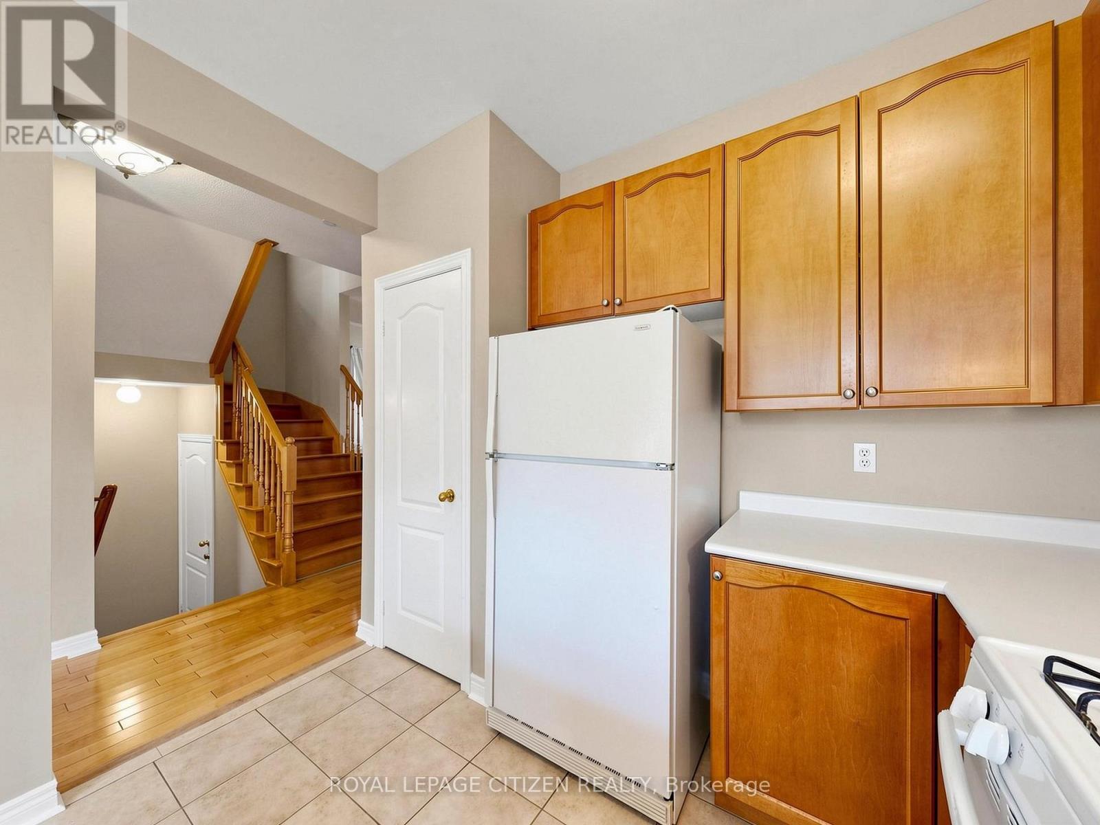 Upper - 23 Planter Crescent, Vaughan, Ontario  L4H 2V5 - Photo 7 - N13246878