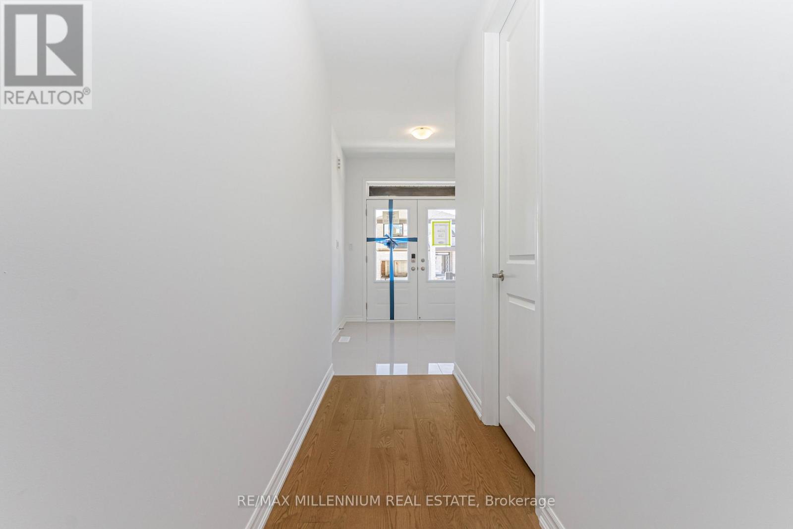 54 Gretzky Avenue, Barrie, Ontario  L9J 1A8 - Photo 4 - S13246720