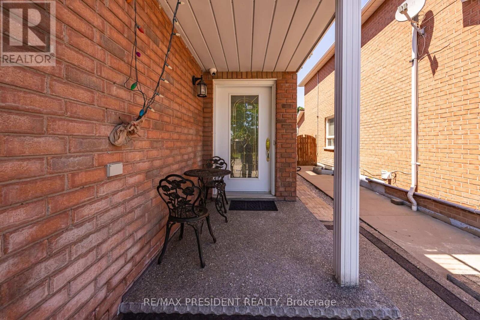 64 Orchid Drive, Brampton, Ontario  L7A 2C8 - Photo 5 - W13246654