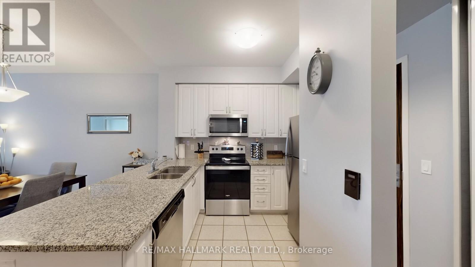 910 - 349 Rathburn Road W, Mississauga, Ontario  L5B 0G9 - Photo 2 - W12723360