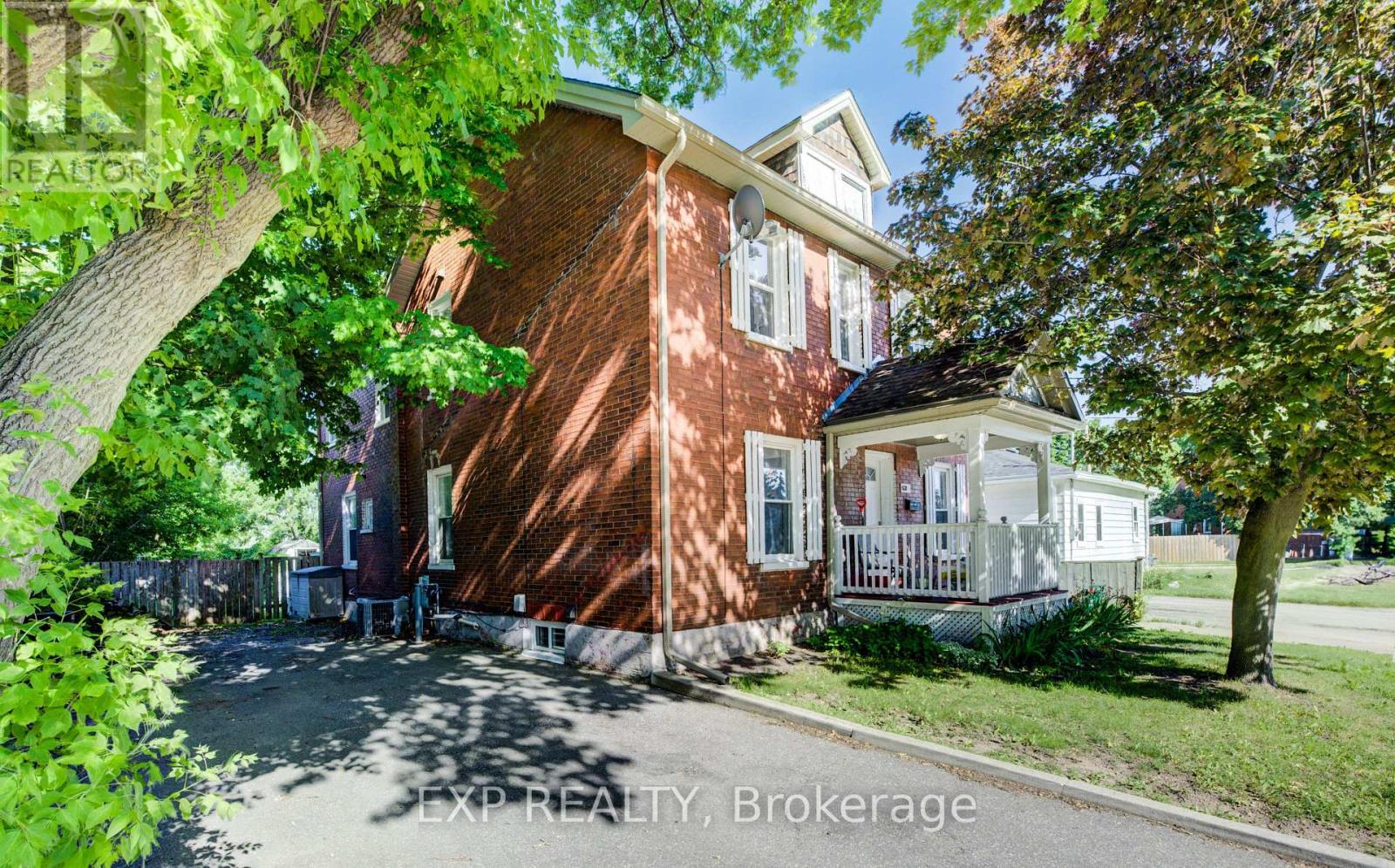 UPPER - 63 BROOK STREET, Cambridge, Ontario