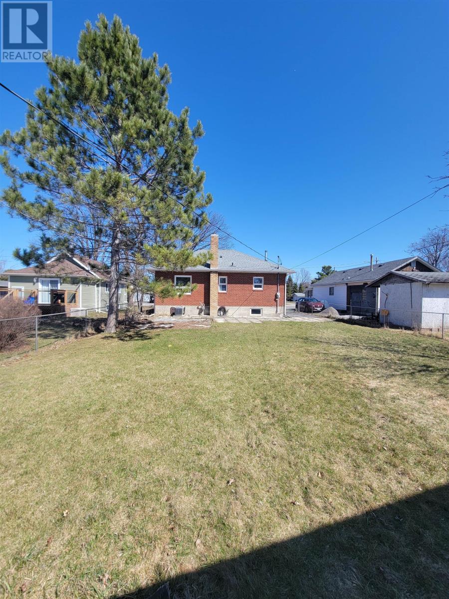 813 Phair Ave, Fort Frances, Ontario  P9A 2M5 - Photo 22 - TB2601358