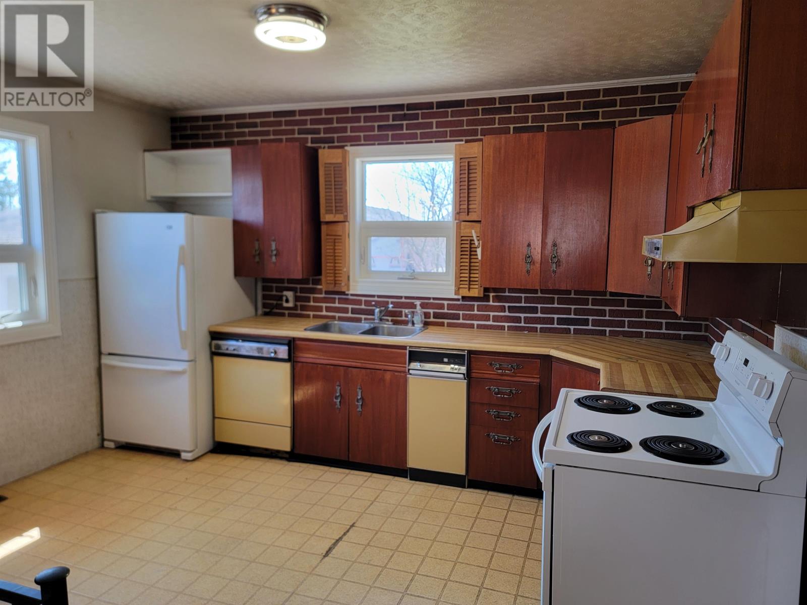 813 Phair Ave, Fort Frances, Ontario  P9A 2M5 - Photo 4 - TB2601358