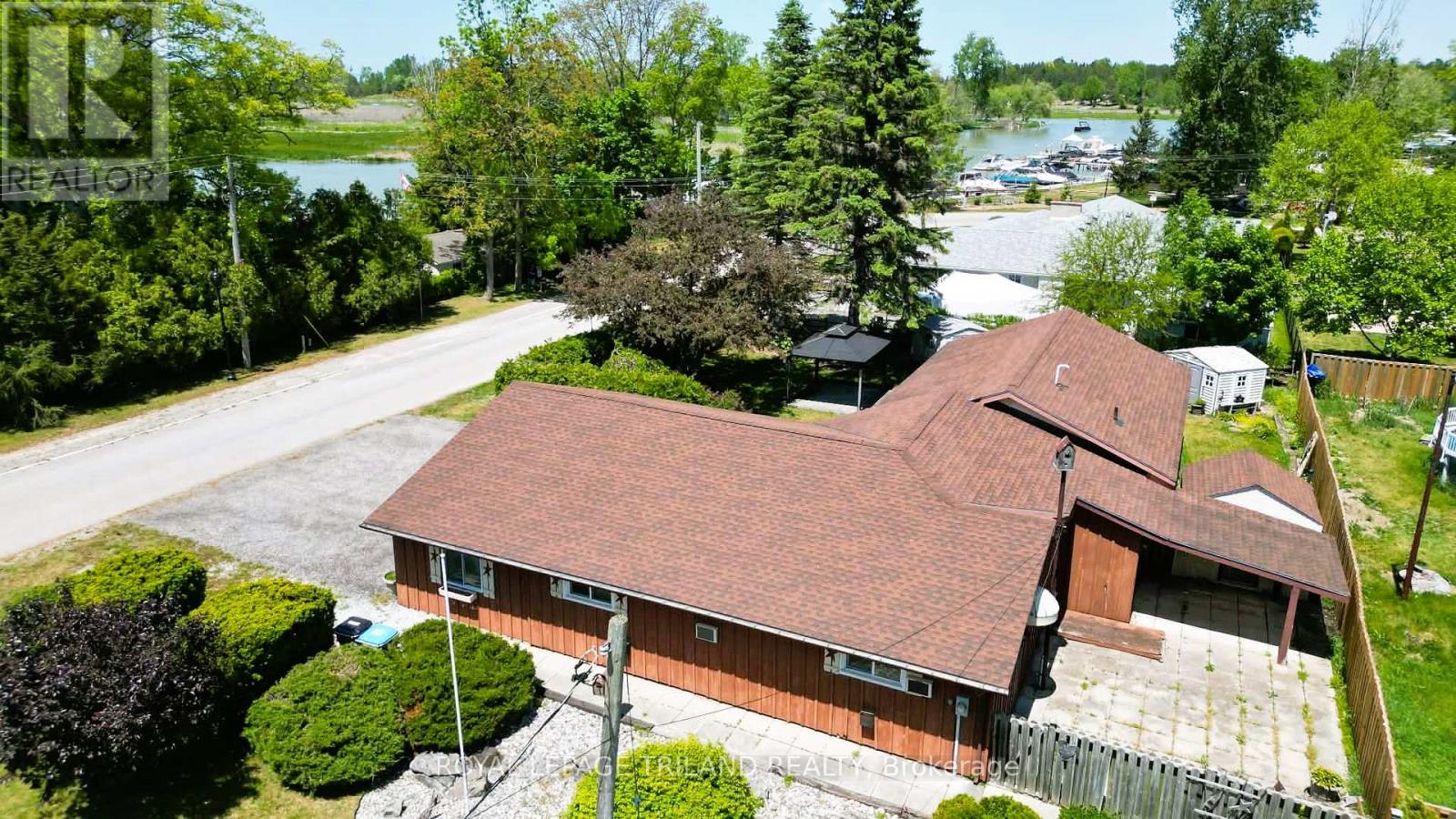 10000 Erie Street, Lambton Shores, Ontario  N0M 2L0 - Photo 2 - X13103004