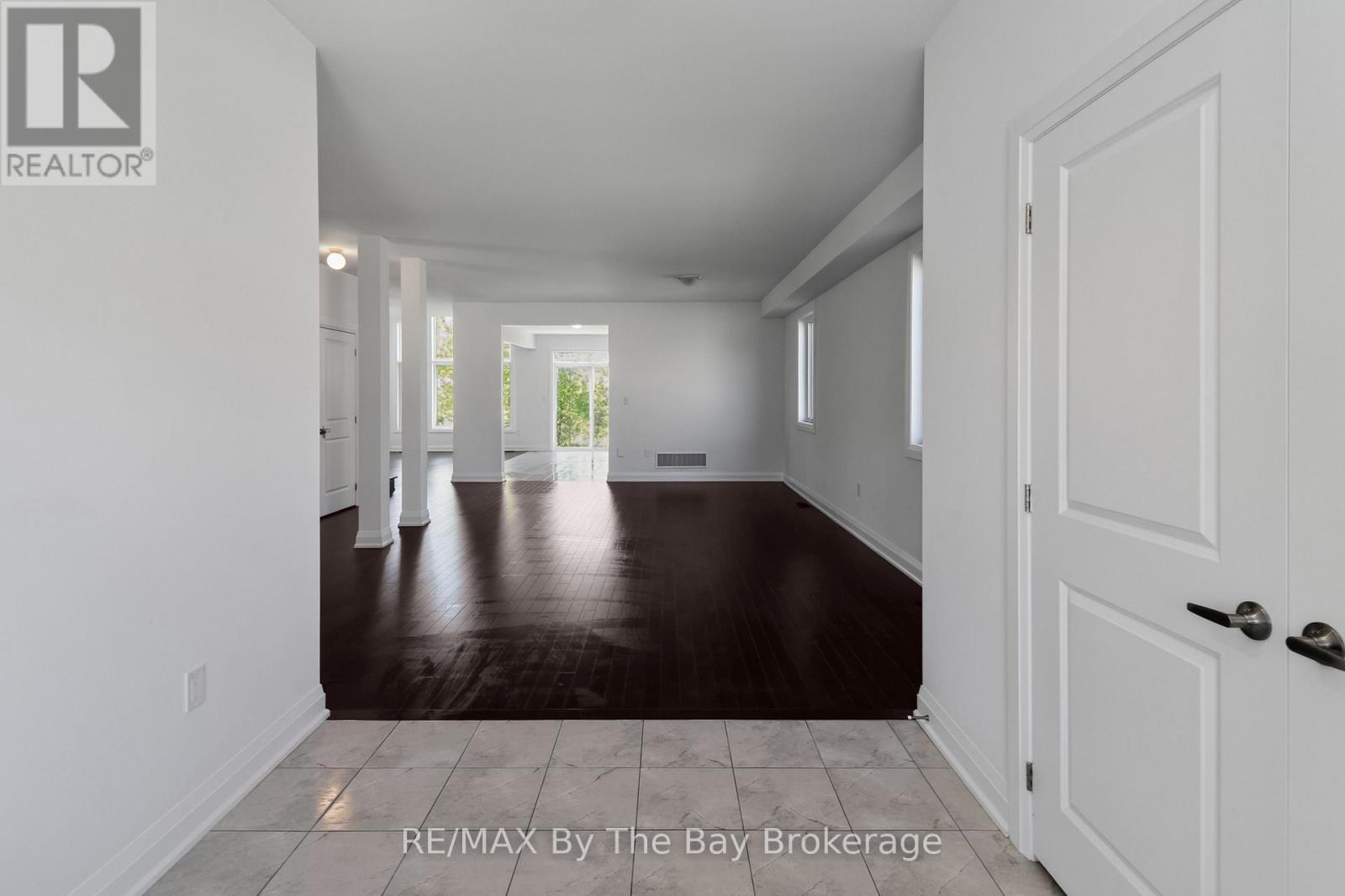 52 Amber Drive, Wasaga Beach, Ontario  L9Z 0R9 - Photo 4 - S13246886