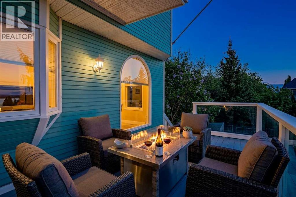 523 Scimitar Bay NW, Calgary, Alberta  T3L 1S6 - Photo 10 - A2317968