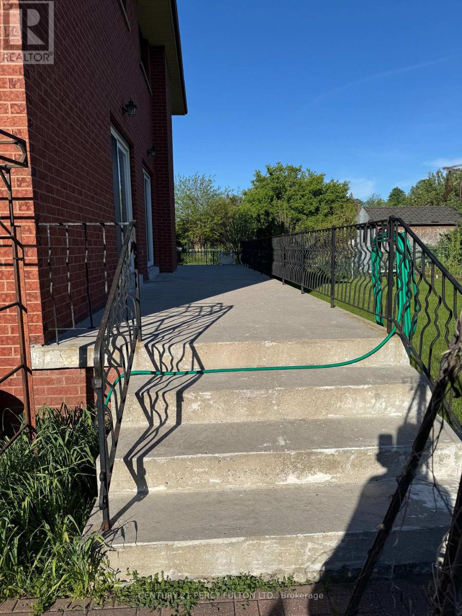 29 Ernest Avenue, Toronto, Ontario  M2J 3T4 - Photo 7 - C13246966