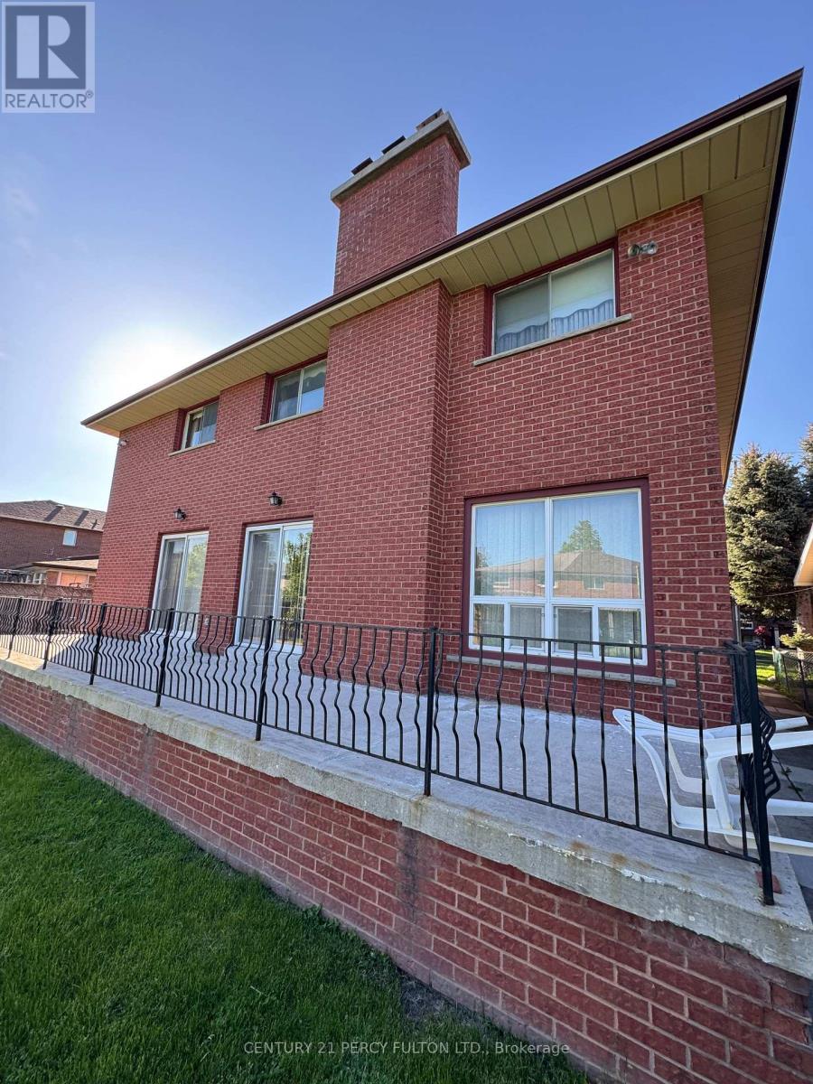 29 Ernest Avenue, Toronto, Ontario  M2J 3T4 - Photo 9 - C13246966