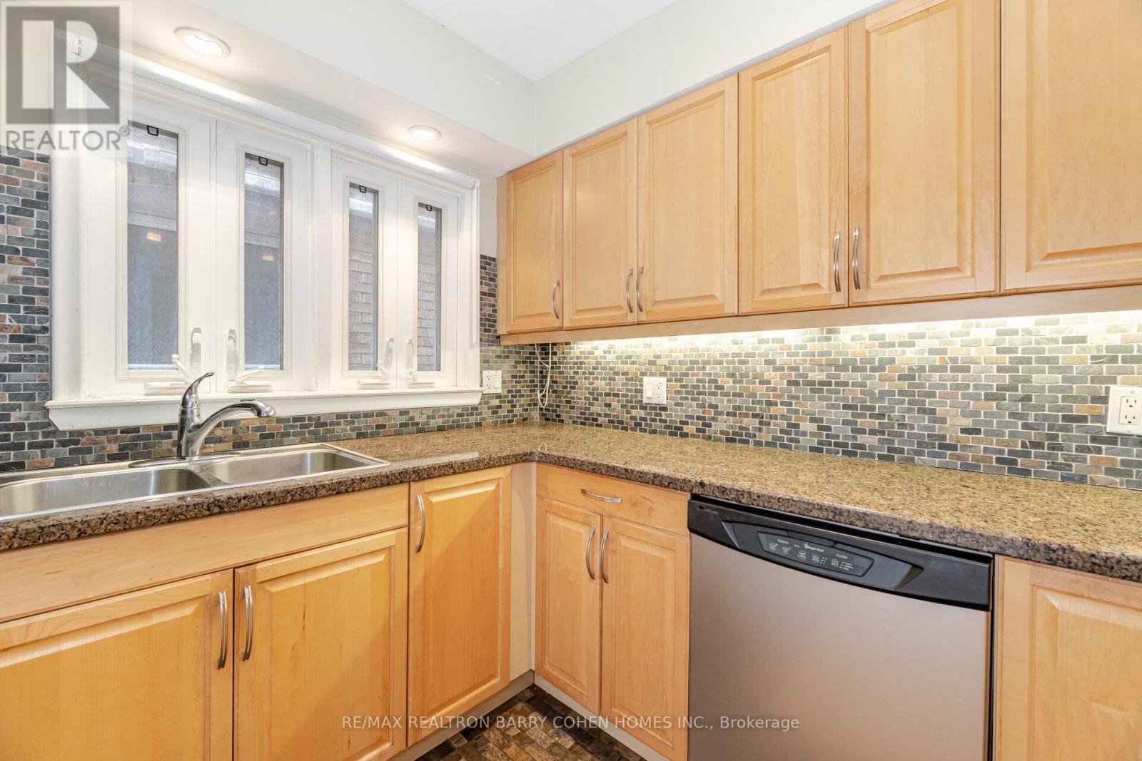 2 Main - 475 Winona Drive, Toronto, Ontario  M6C 3V2 - Photo 11 - C13247266