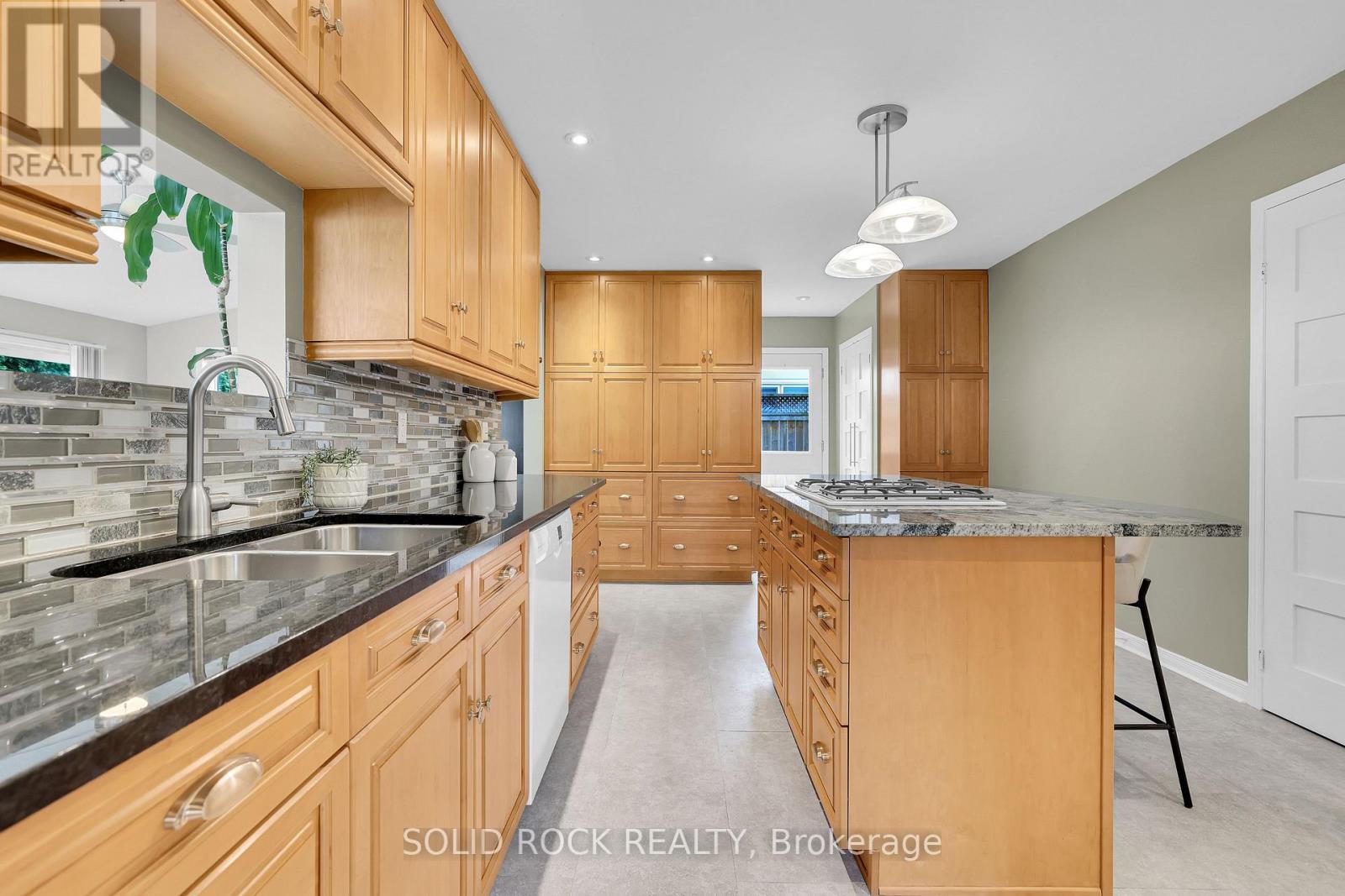 10 Highpark Crescent, Ottawa, Ontario  K1B 3G8 - Photo 10 - X13247274