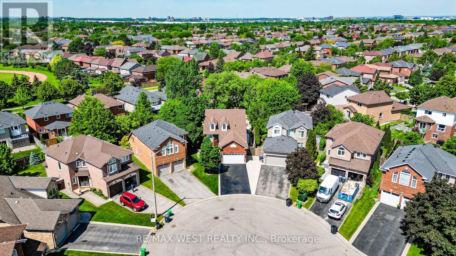 5581 Wheatland Court, Mississauga, Ontario  L5V 2E4 - Photo 2 - W12867148