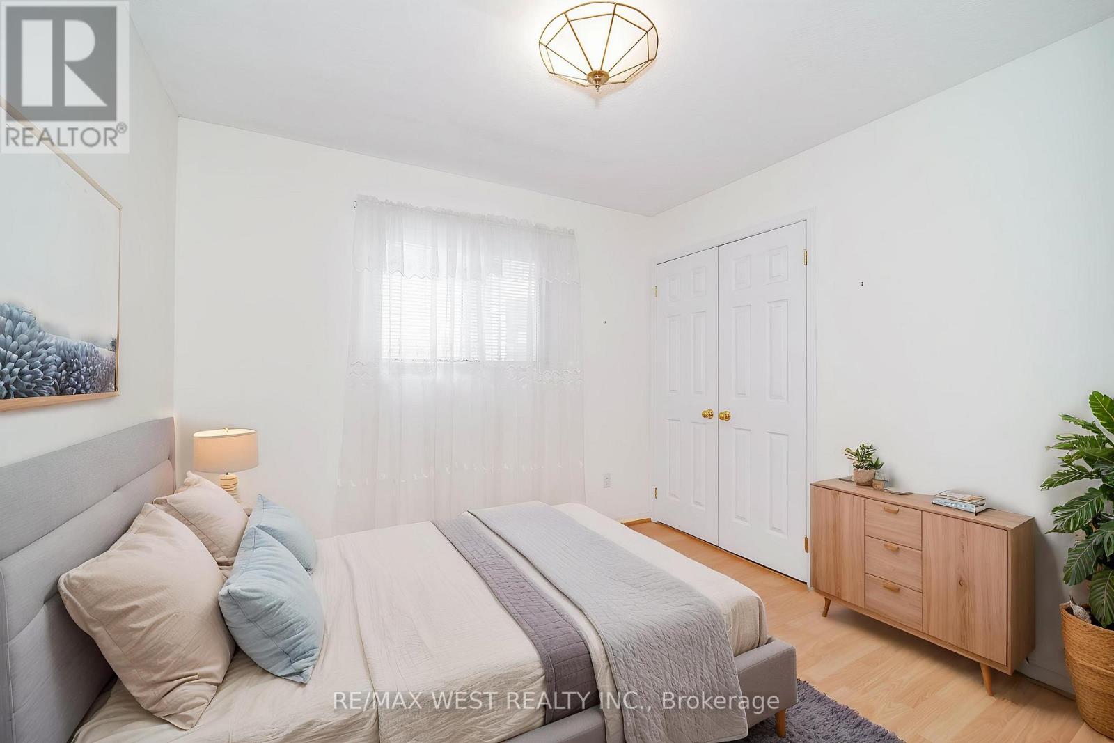 5581 Wheatland Court, Mississauga, Ontario  L5V 2E4 - Photo 8 - W12867148
