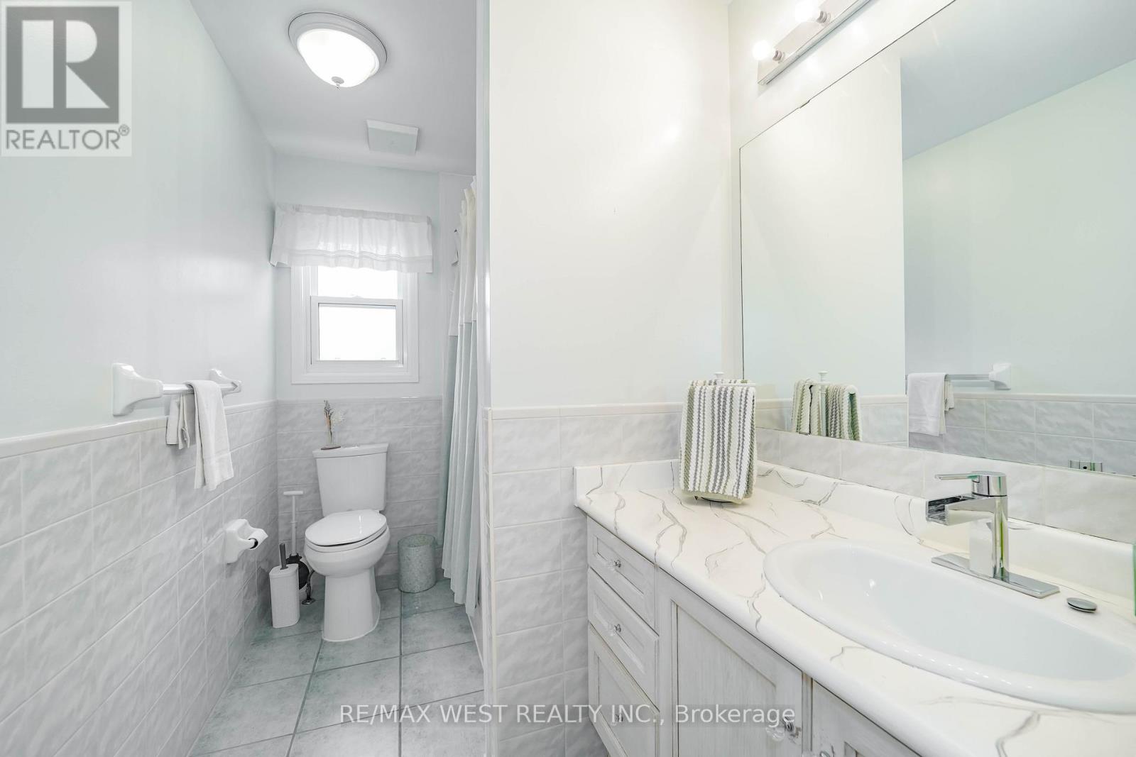 5581 Wheatland Court, Mississauga, Ontario  L5V 2E4 - Photo 12 - W12867148