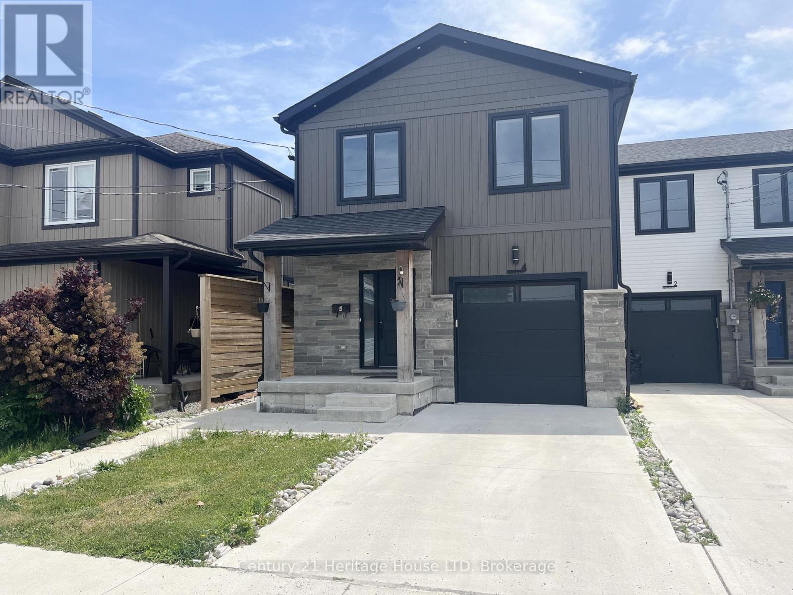 4 Keswick Street, St. Catharines, Ontario  L2P 1L9 - Photo 2 - X13247060
