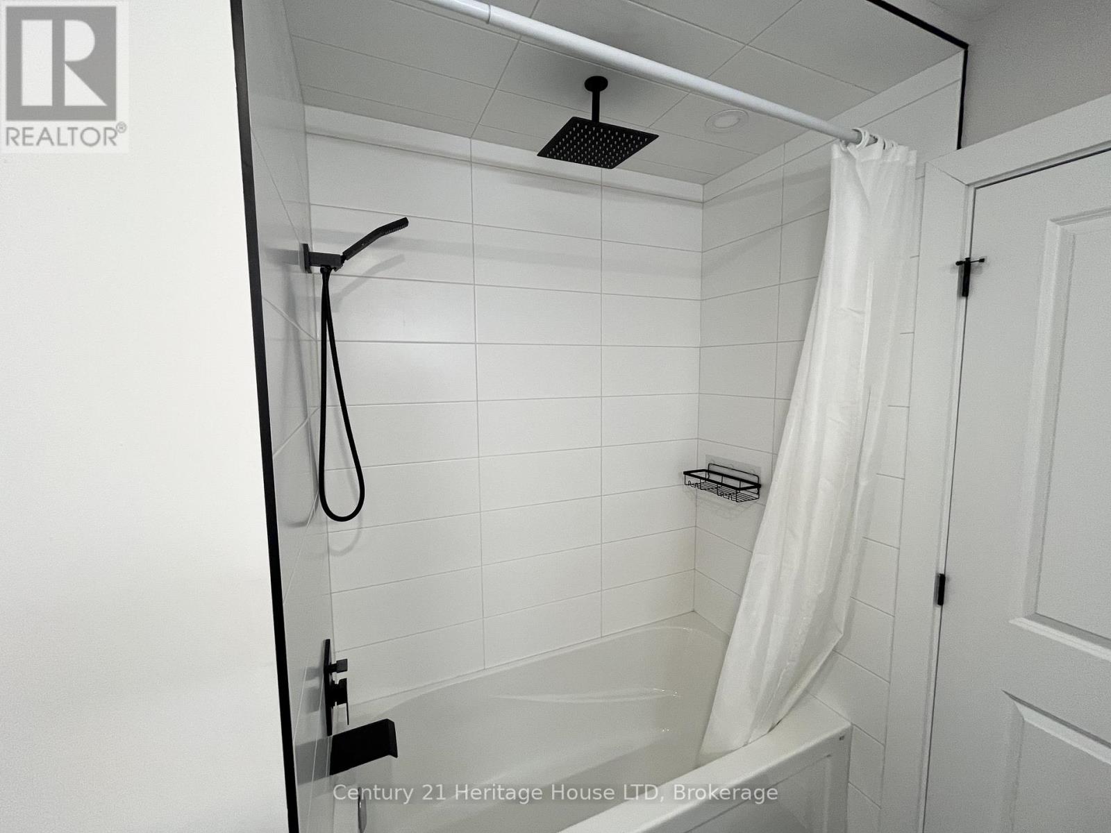 4 Keswick Street, St. Catharines, Ontario  L2P 1L9 - Photo 24 - X13247060
