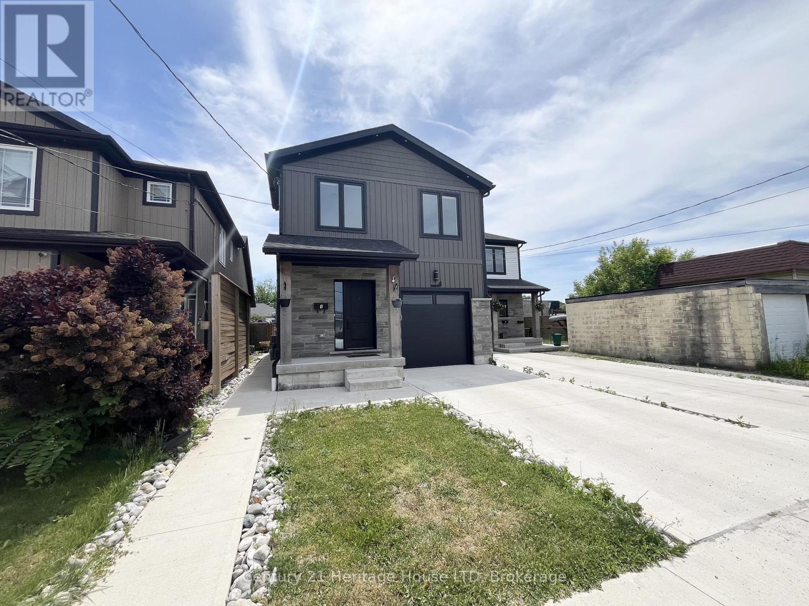 4 Keswick Street, St. Catharines, Ontario  L2P 1L9 - Photo 3 - X13247060