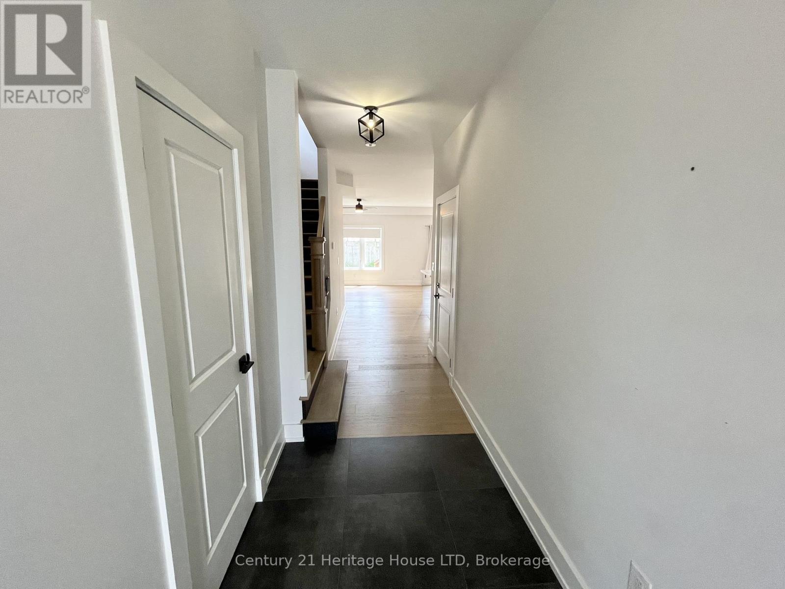4 Keswick Street, St. Catharines, Ontario  L2P 1L9 - Photo 4 - X13247060