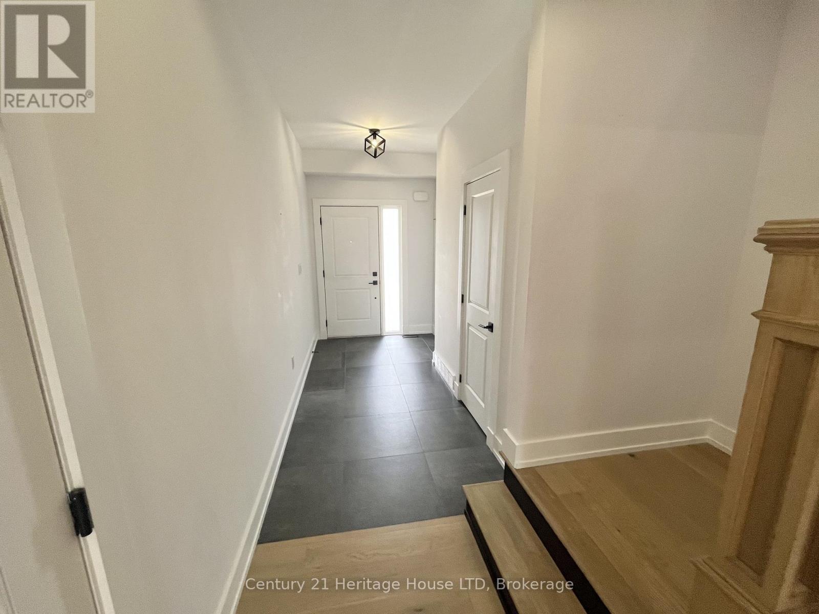 4 Keswick Street, St. Catharines, Ontario  L2P 1L9 - Photo 5 - X13247060