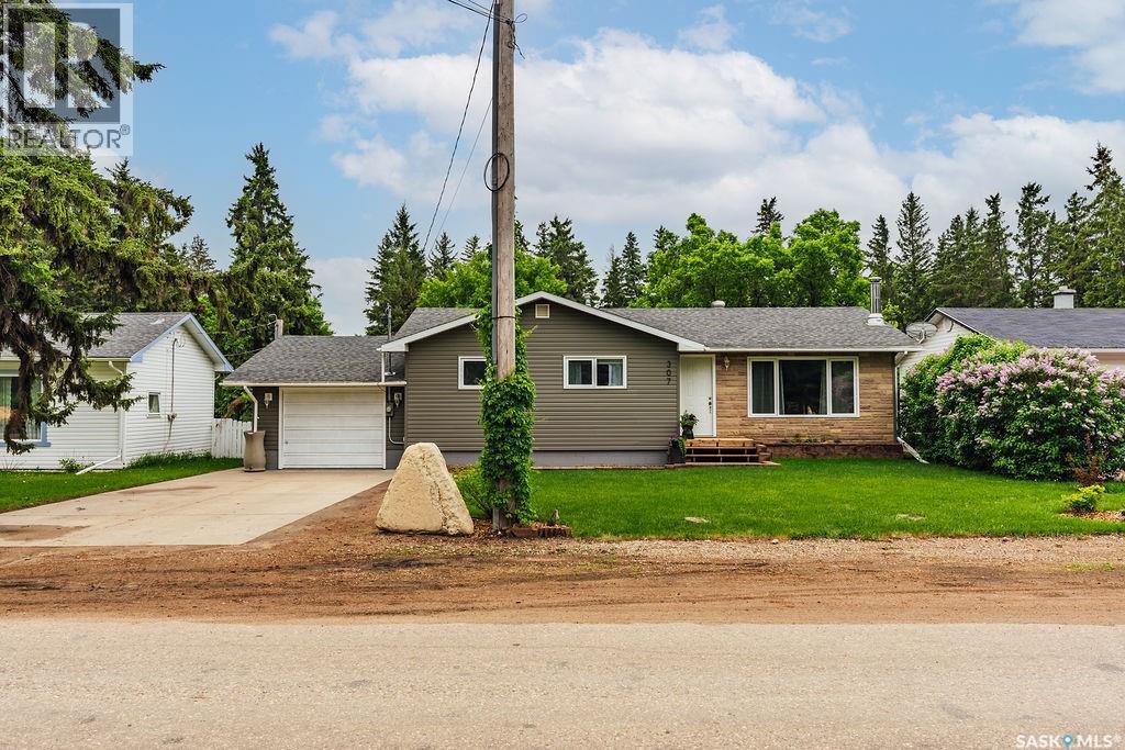 307 2nd Avenue S, Hepburn, Saskatchewan  S0K 1Z0 - Photo 1 - SK038290